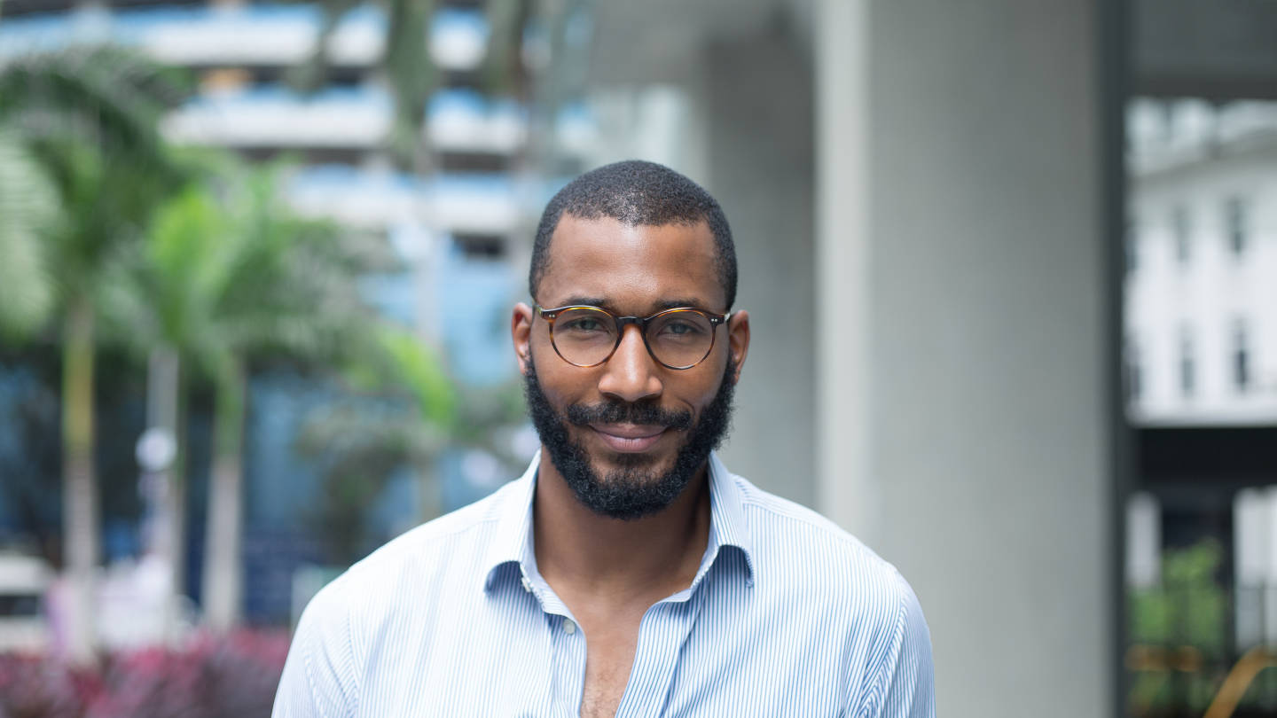 Stoic-France-Insurance-Shirt-Charles_Tyrwhitt-Jeans_Cheap_Monday-Belt_Ralph_Lauren-Shoes_Carshoe-Spectacles_Polo_Ralph_Lauren-Watch_Swatch-04122015-4