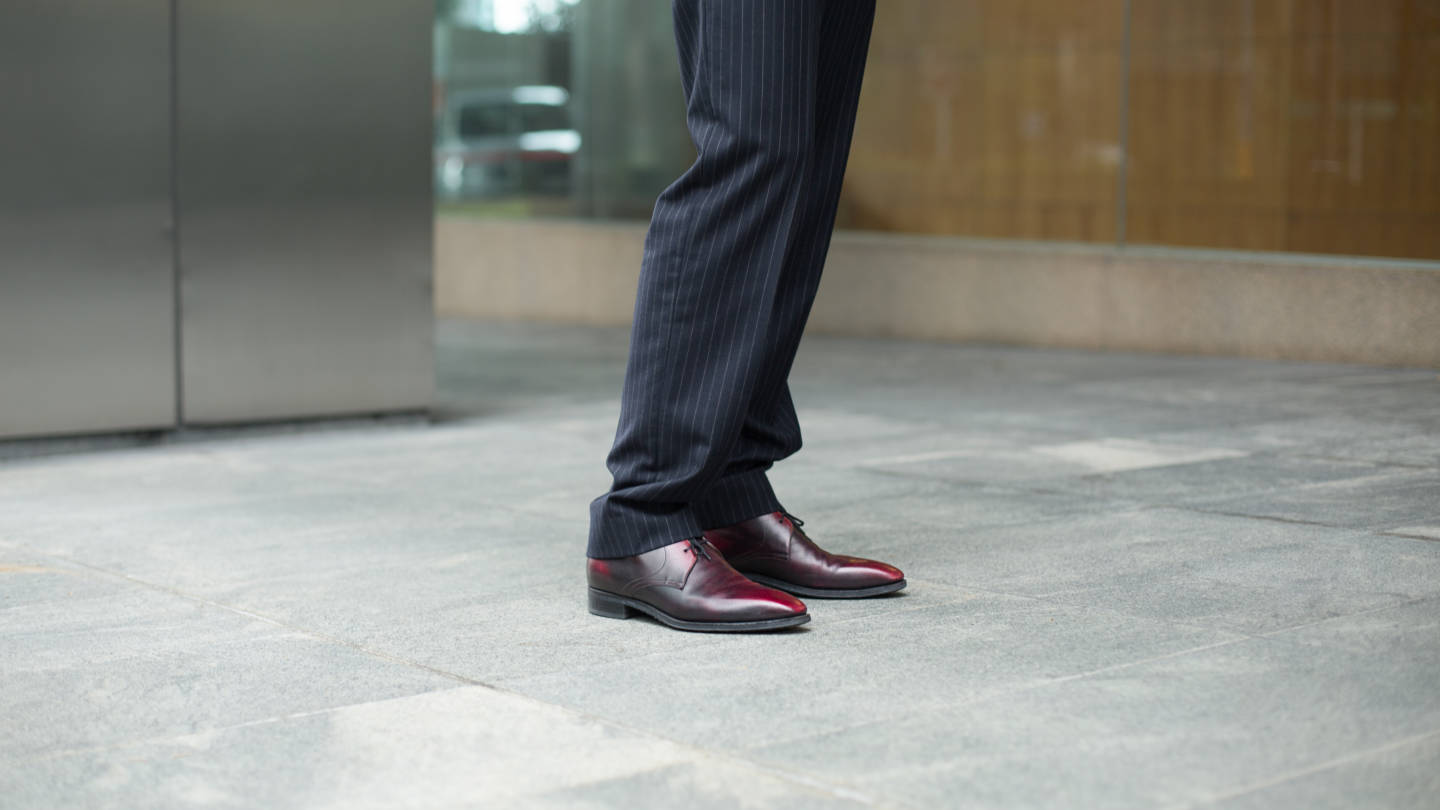 Nicolas-Paris-Merchandising-Suit-Yves_Saint_Laurent-Shirt_Armani-Shoes_Bag-Herschel-04122015-3