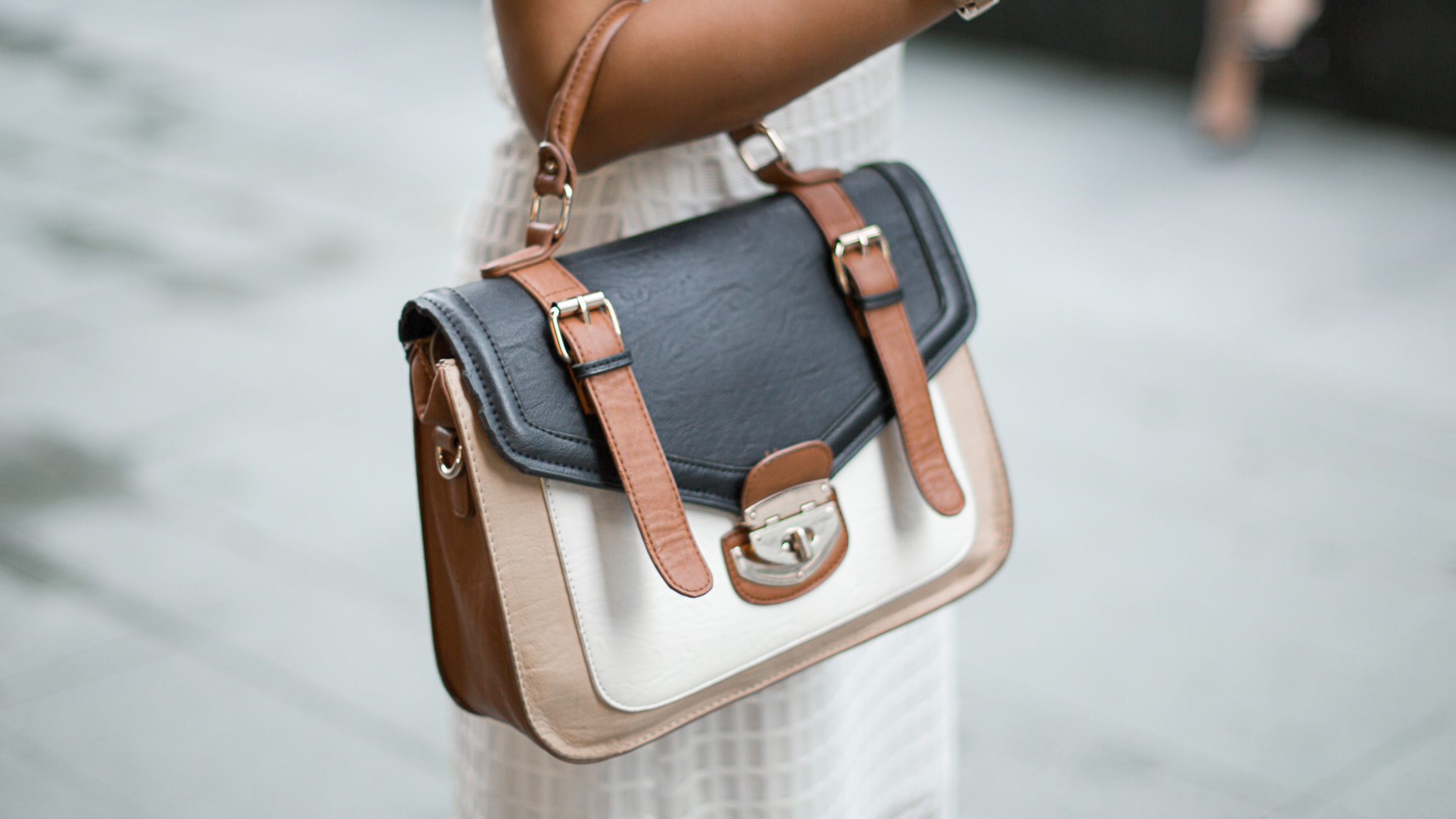 Priya-India-Finance-Dress_Bangkok-Shoes_India-Bag_Colette-Watch_Fossil-Necklace_India-15012016-5