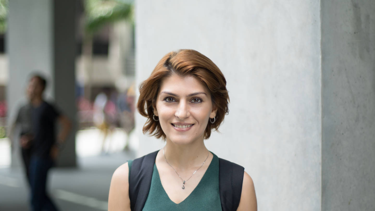 Samira-Iran-Tourist-Pants_Uniqlo-Shoes_Zara-Bag_Puma-Watch_Fossil-15012016-5