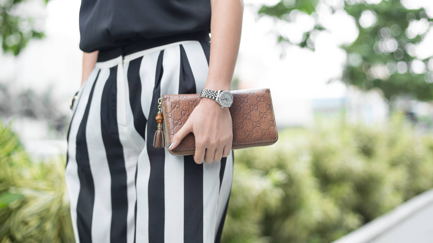 Shengnan-China-Finance-Bracelet_LV-Watch_Rolex-Shoes_Korea-Wallet_Gucci-15122015-2