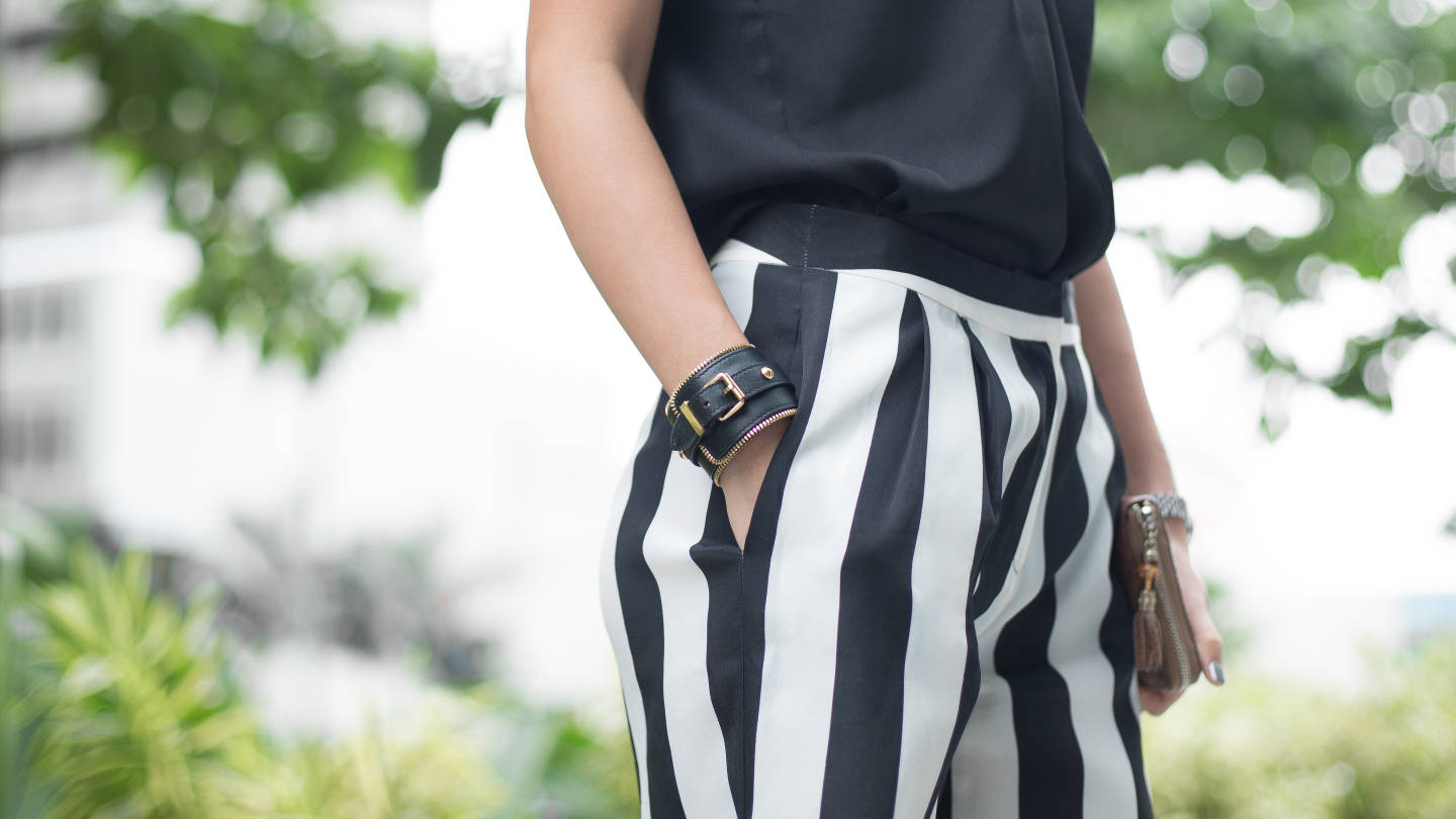 Shengnan-China-Finance-Bracelet_LV-Watch_Rolex-Shoes_Korea-Wallet_Gucci-15122015-3