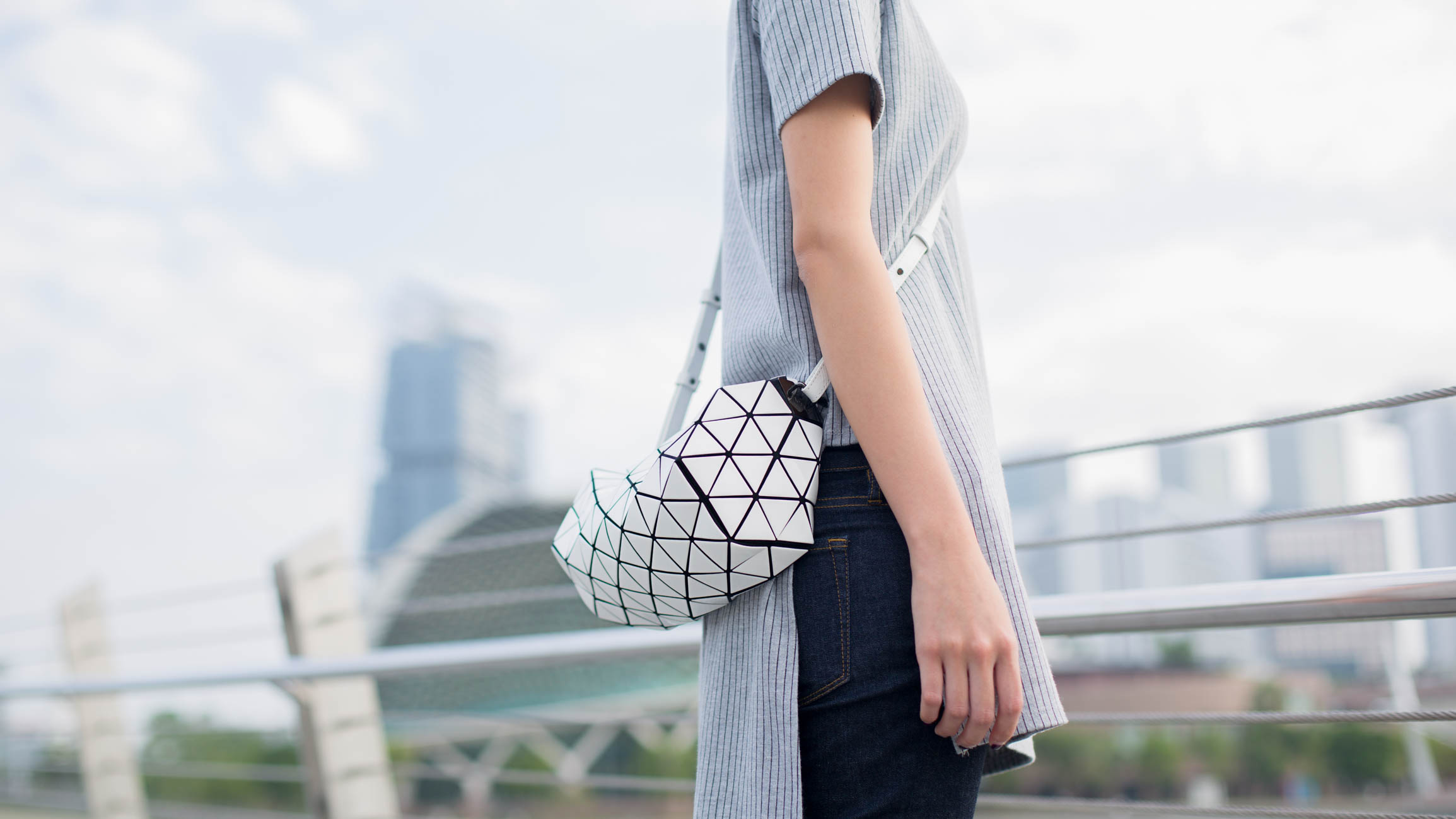 Adeline-Singapore-Fashion-Top_Zara-Jeans_Muji-Shoes_Muji-Bag_Issey_Miyake_Baobao-Watch_Issey_Miyake-Sunlasses_Bangkok-23022016-4