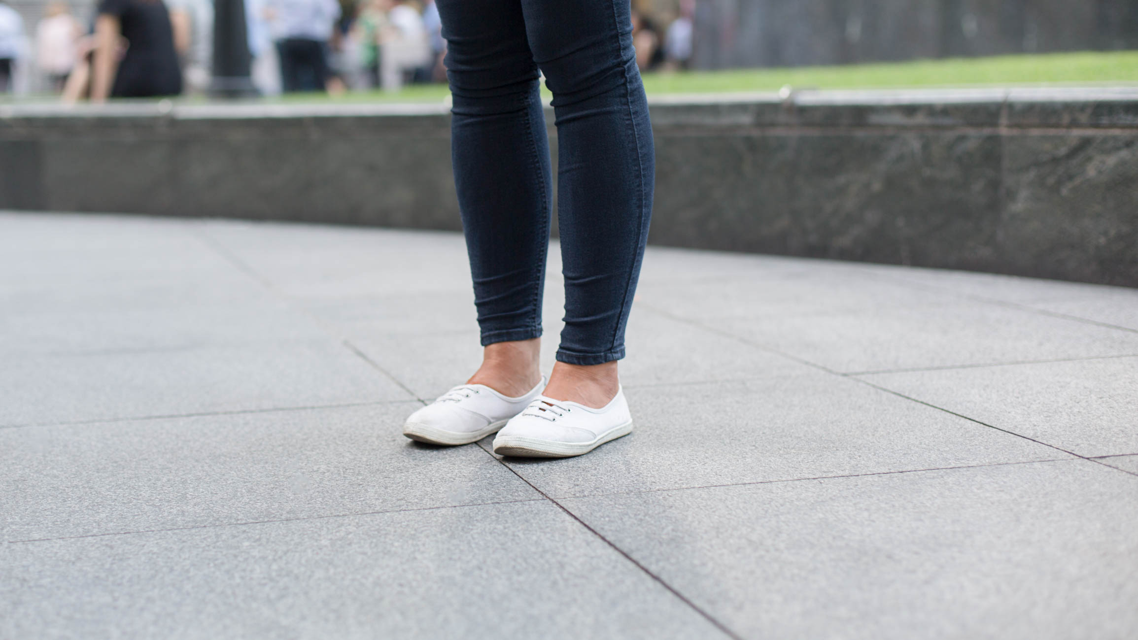 Cecile-France-Engineer-Top_HM-Jeans_HM-Bag_Celine-Shoes_HM-Headscarf_Zara-Watch_Casio-110320161-3