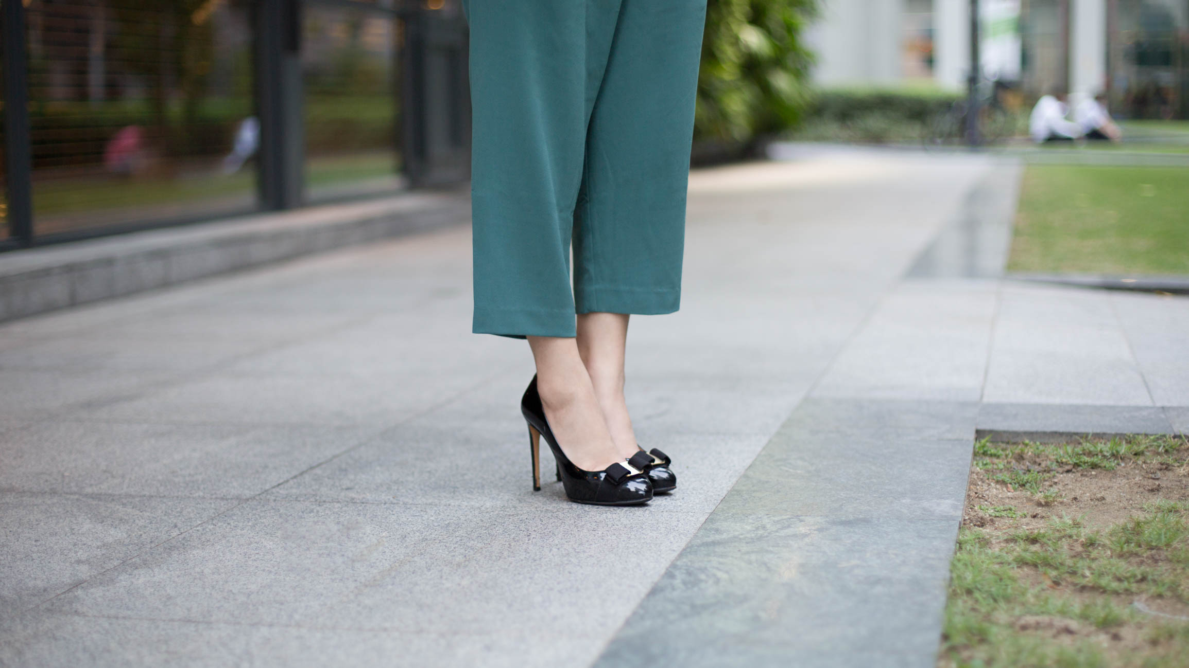 Kelly-Singapore-Lawyer-One_Piece-IGC-Bag_Loewe-Shoes_Salvatore_Ferragamo-10062016-4