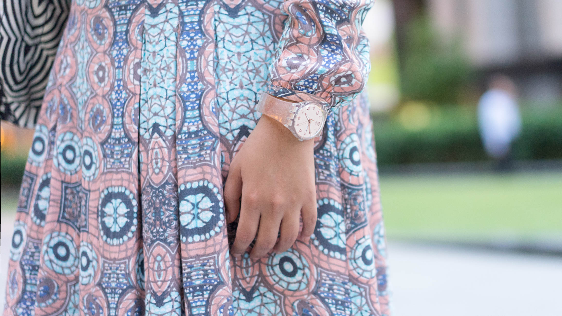 Nura-Administration-Singapore-Dress_HM-Shoes_Converse-Bag_Marc_by_Marc_Jacobs-Spectacles_Esprit-Watch_Swatch-10062016-2