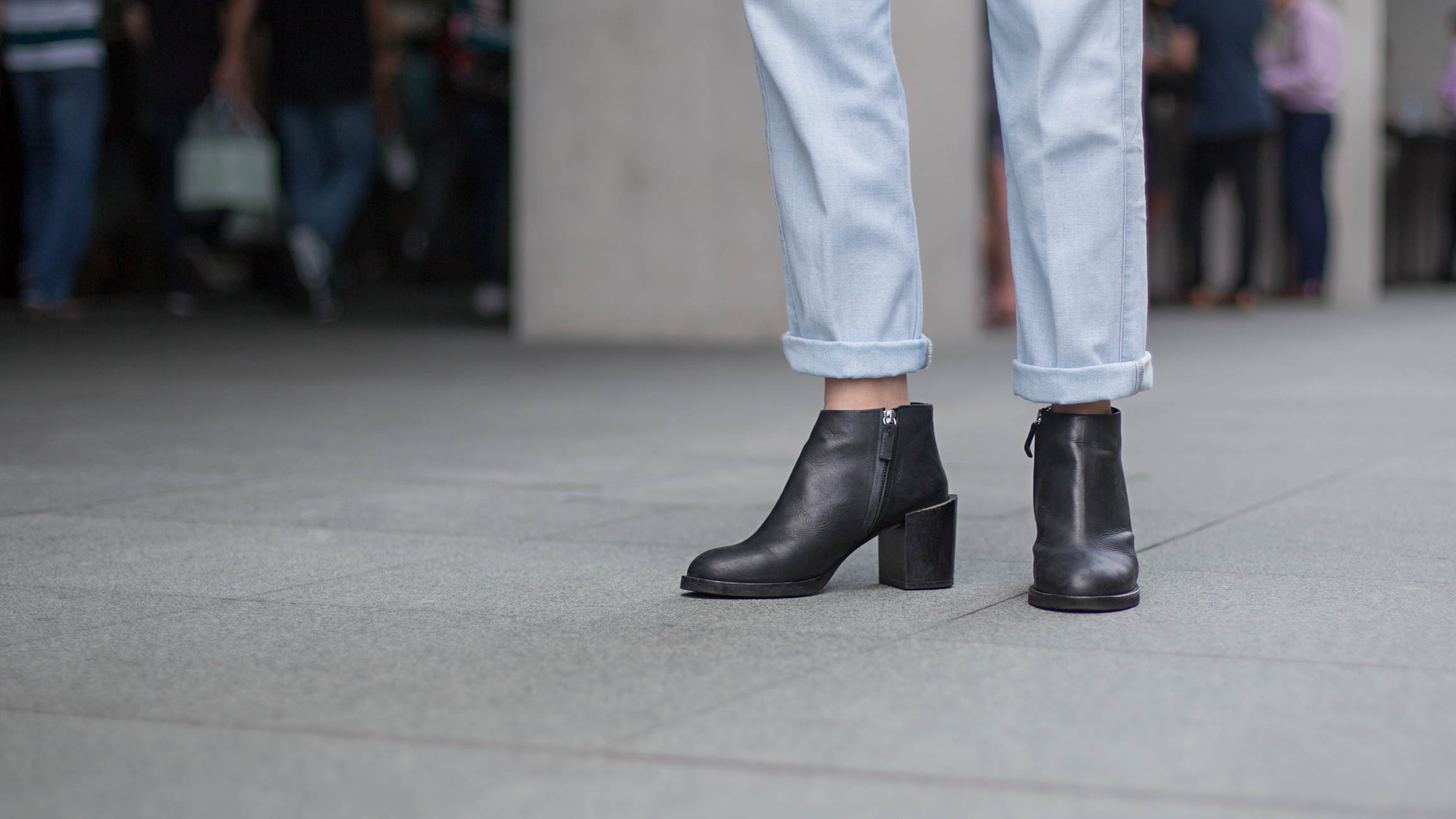 Andrea_Tan-Singapore-Banking-Top_Monki-Shoes_COS-Watch_Cartier-Wallet_Burberry-02