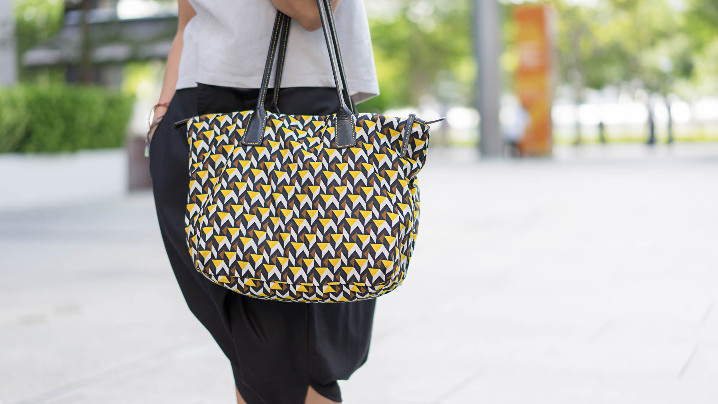 Anisa-Indonesia-FB-Top_Bugis-Pants_Indonesia-Bag_Robert_Pietri-Shoes_Kenzo-Watch_Luminox-27052016-3