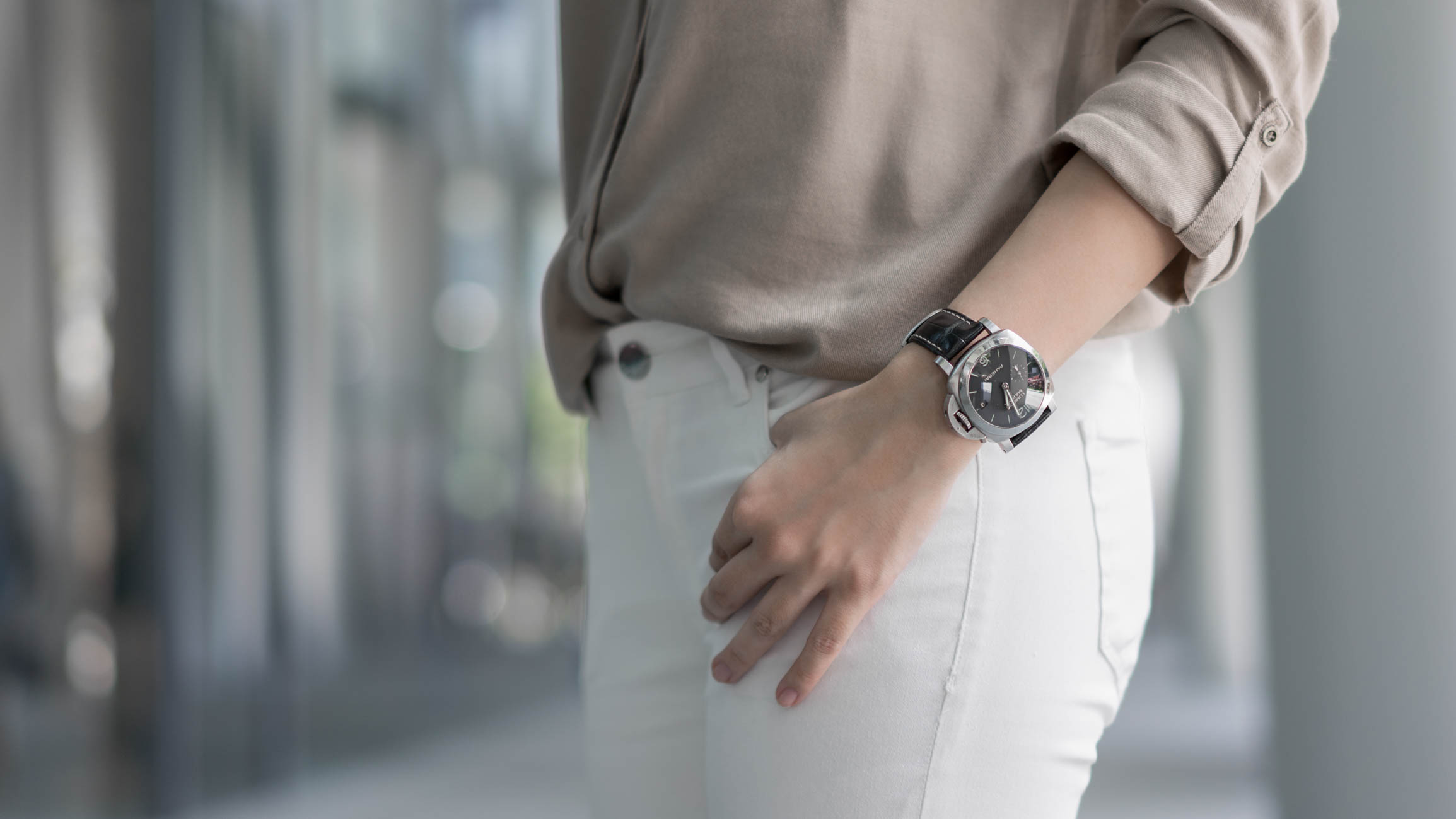 Janelle_Chua-Banking-Singapore-Top_HM-Pants_Mango-Wallet_Valextra-Watch_Panerai-Fitbit-Shoes_Heat_Wave-5