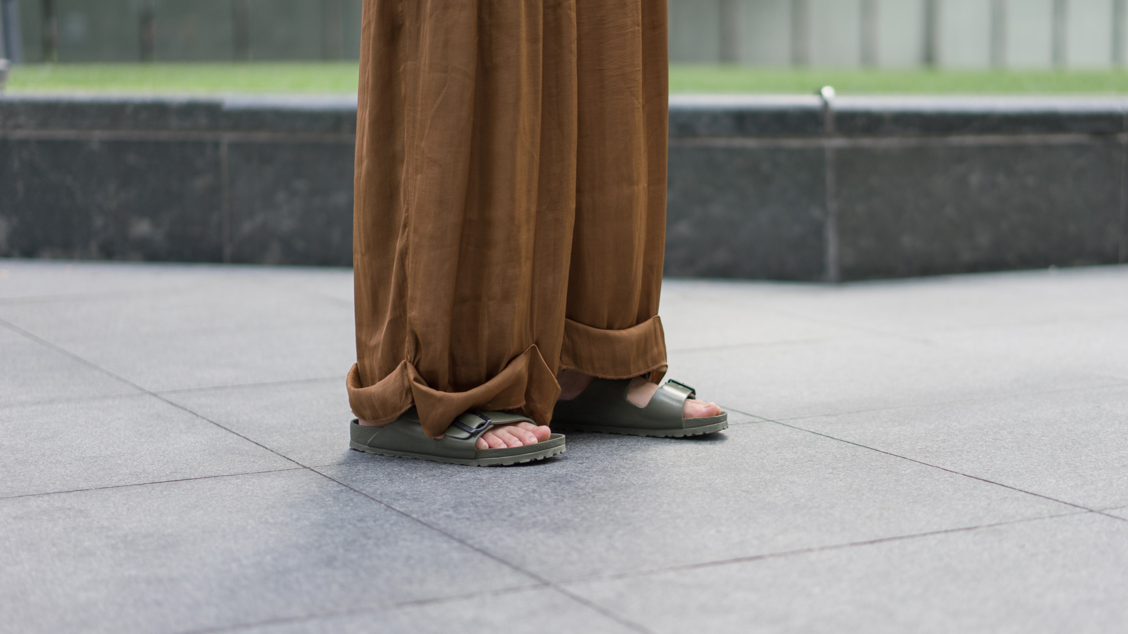 Michelle-Singapore-Travel_Consultant-Top_HM-Pants_Zara-Shoes_Birkenstock-Earrings_HM_SK-15072016-2