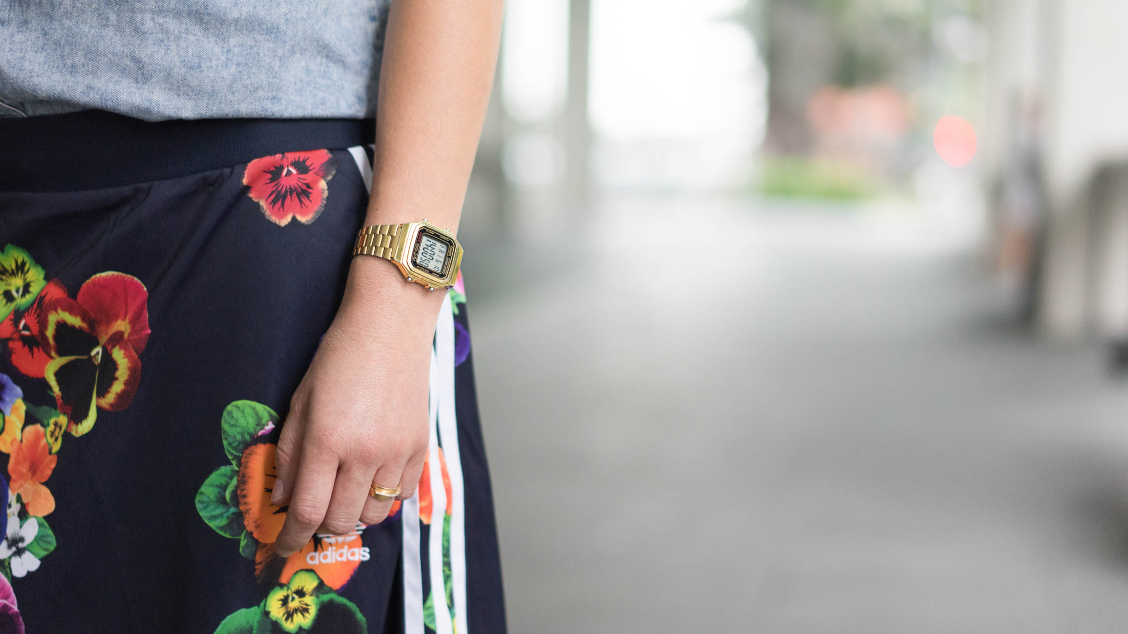 Monique_Huisman-Graphic_Design-Netherlands-Top_HM-Skirt_Adidas-Watch_Casio-Shoes_Nike-Pouch_Louis_Vuitton-Ring_London-10062016-3