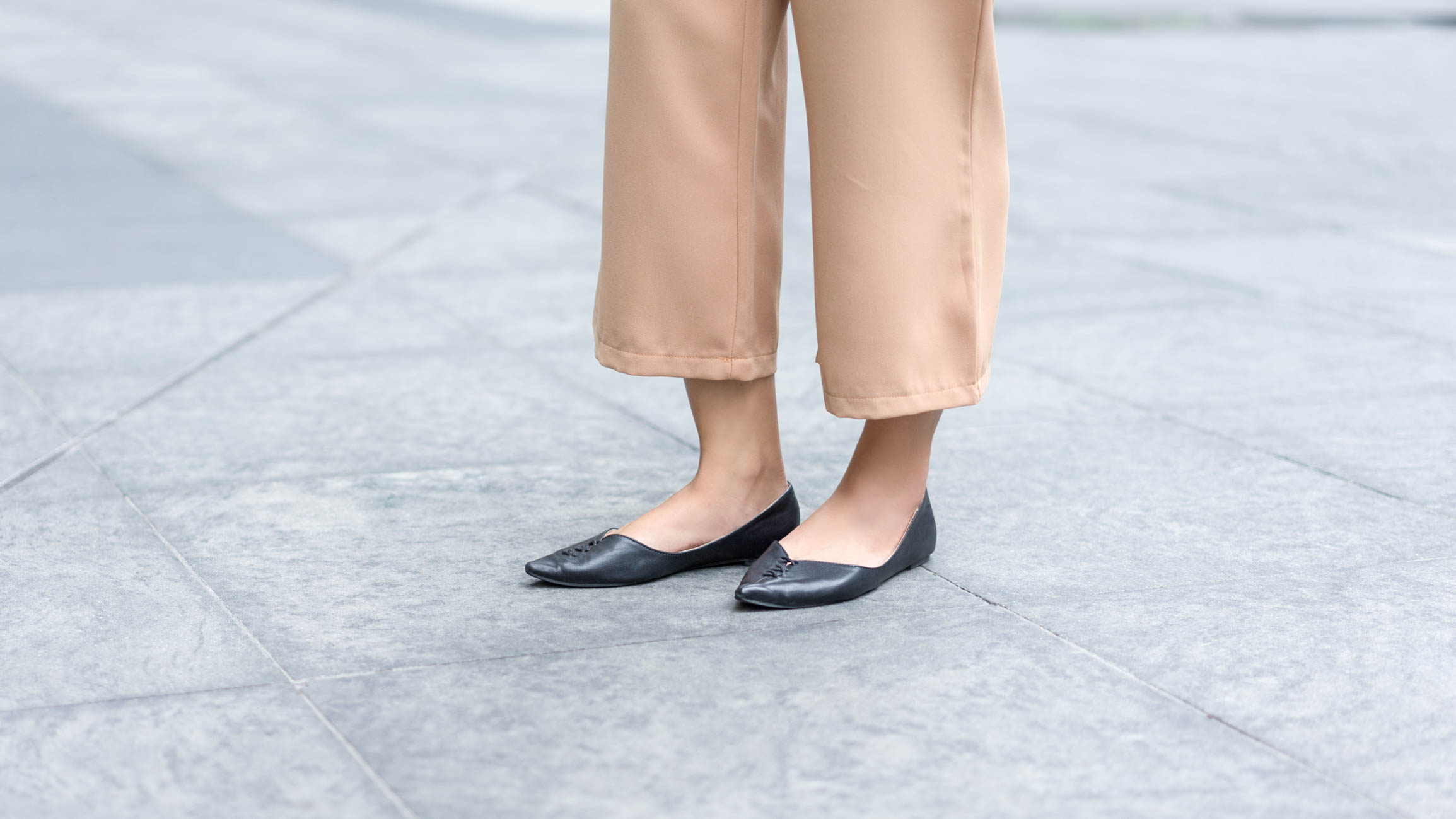 Elisabeth-Singapore-Banker-Top_Zalora-Pants_Tinselrack-Shoes_Zalora-Bag_New_Look-15072016-2-1