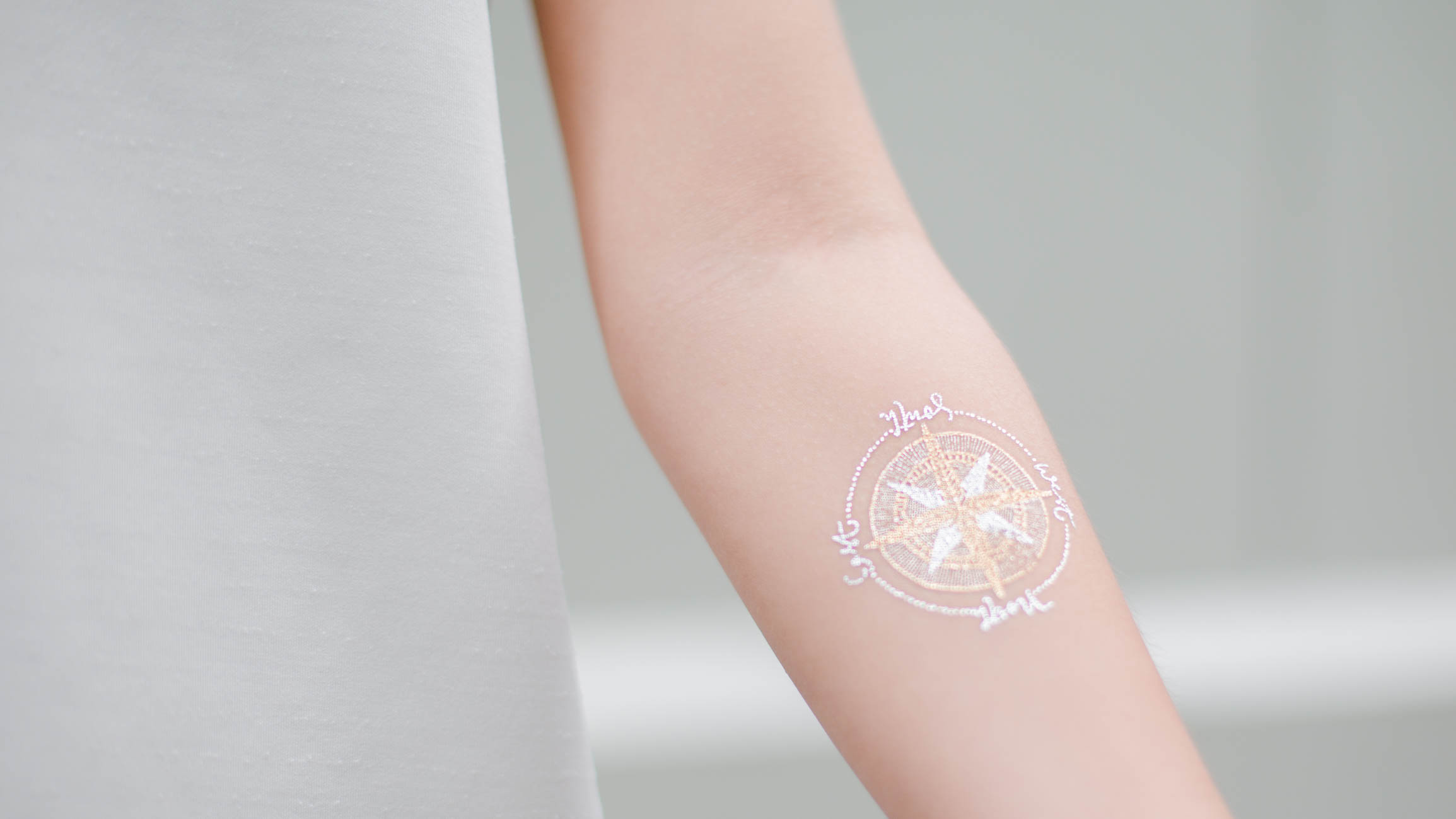 Ellie_Jang-Korea-Advertising-Dress_HM-Shoes_Nine_West-Bracelet_Pandora-Fitbit-5