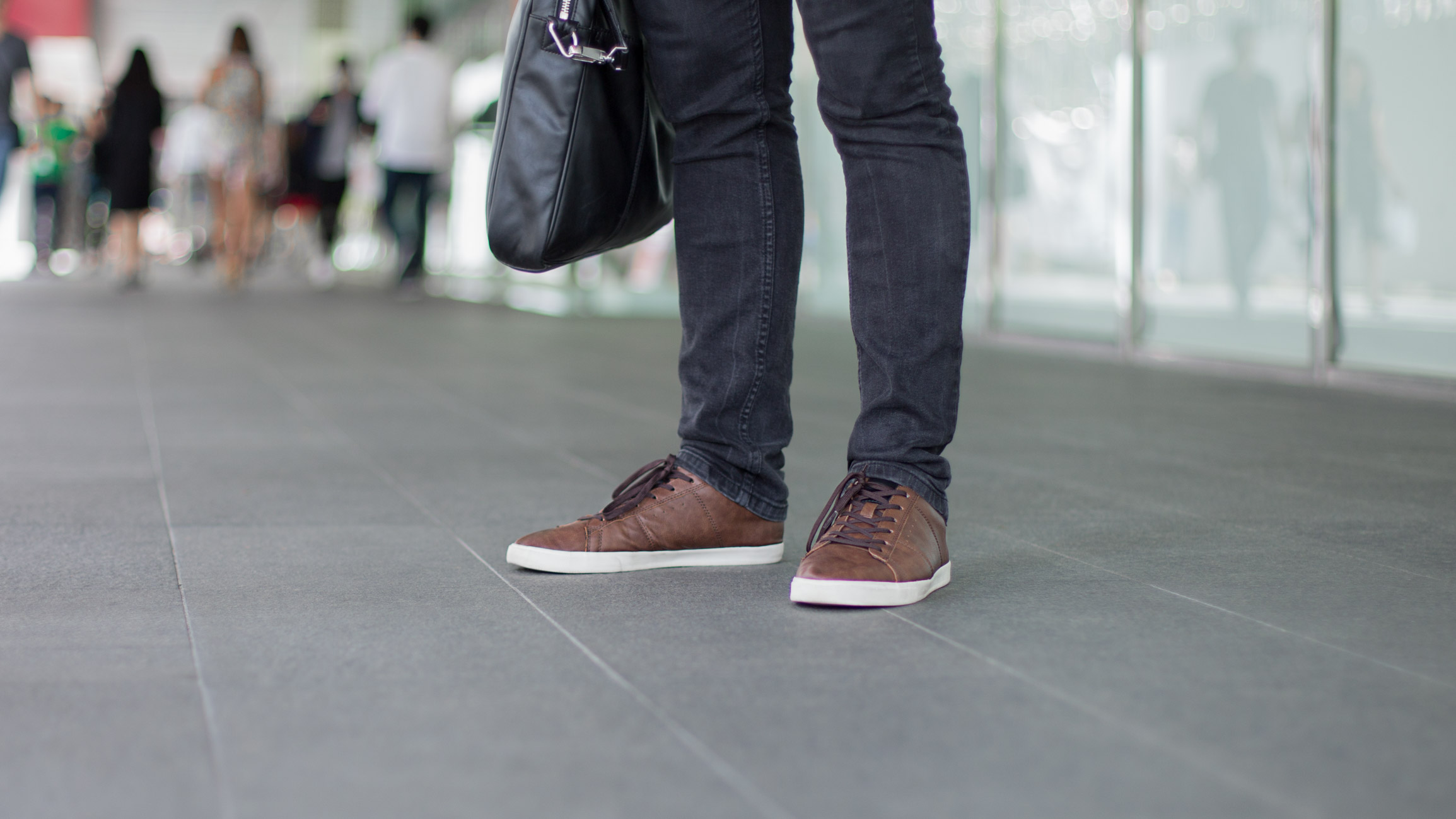 Darren-England-Advertising-Top_HM-Jeans_Levis-Shoes_HM-Watch_Cartier-Shades_HM-09092016-02