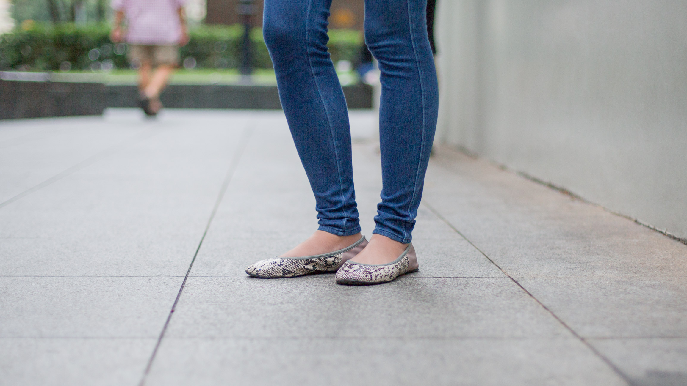 Liz-UnitedStates-Actress-Cardigan_HM-Watch_Swatch-Bag_Timbuk2-Shoes_Mango-Earrings_Lovisa-09092016-03