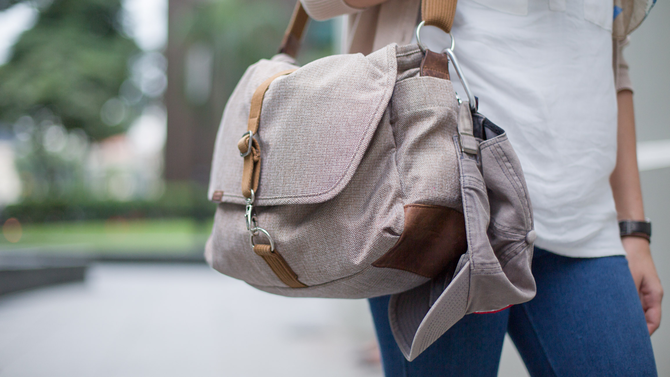 Liz-UnitedStates-Actress-Cardigan_HM-Watch_Swatch-Bag_Timbuk2-Shoes_Mango-Earrings_Lovisa-09092016-04