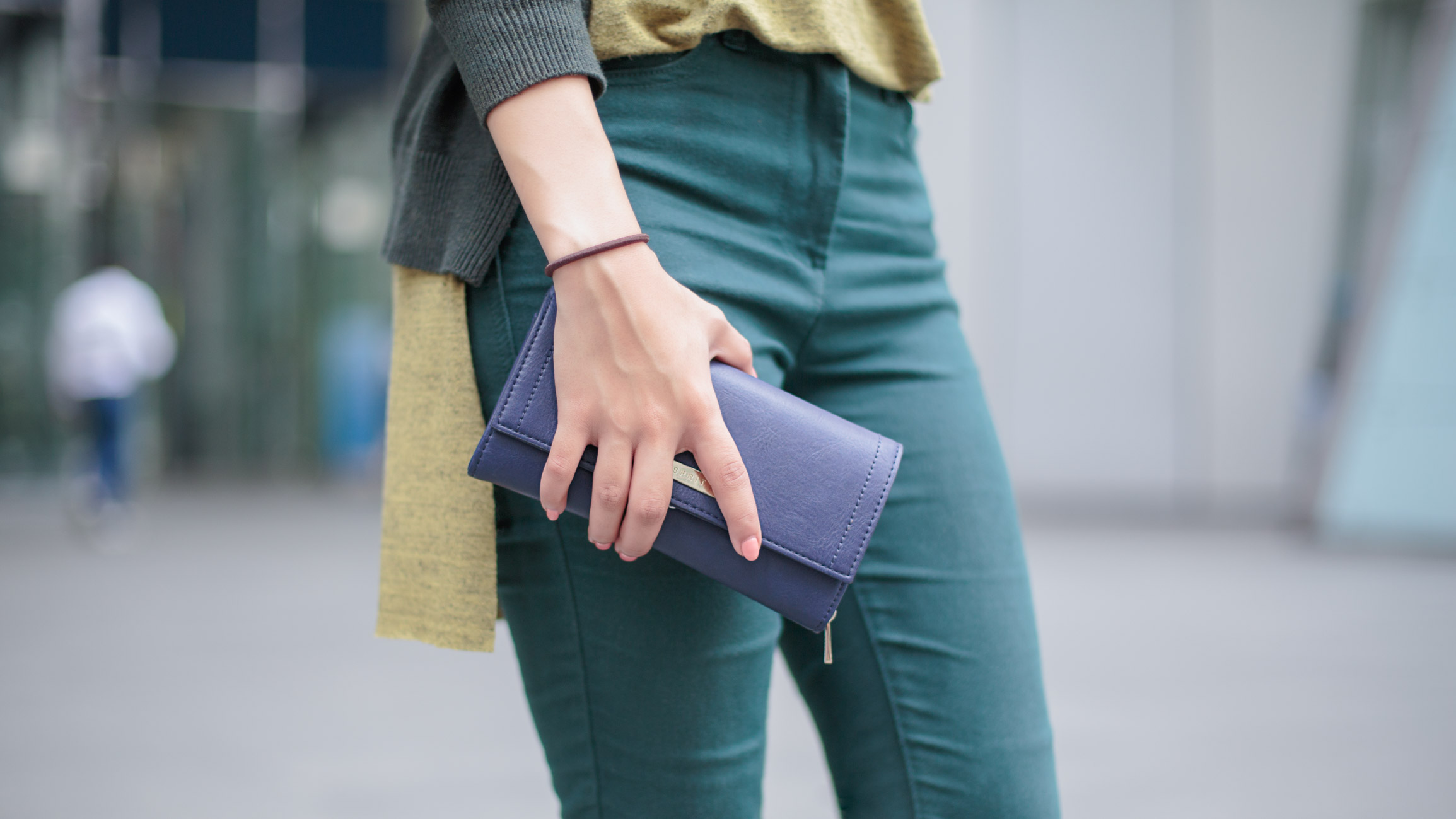 Maram-Dubai-MarketAnalysis-Top_Zara-Cardigan_HM-Shoes_Zara-Watch_Esprit-Wallet_Esprit-Necklace_Accessorize-Earings_Accessorize-09092016-03