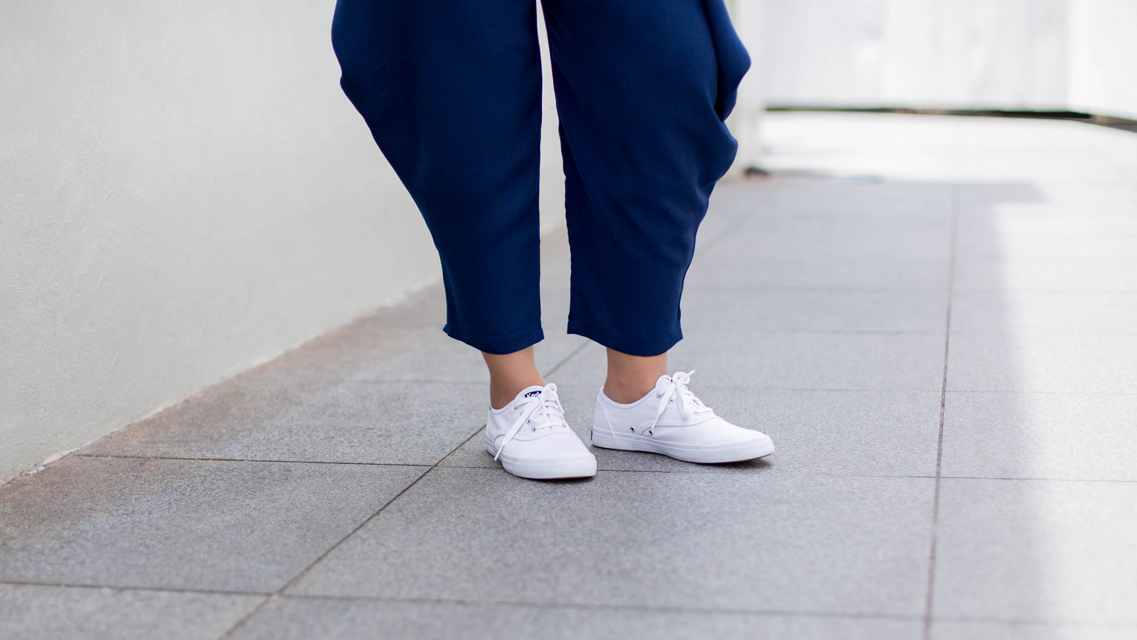 Rizka-Indonesia-Student-Top_Uniqlo-Pants_Cotton_In_C-Shoes_Keds-Bag_Hush_Puppies-Necklace_Stradivarius-Watch_DW-UNIFORM-18102016-2