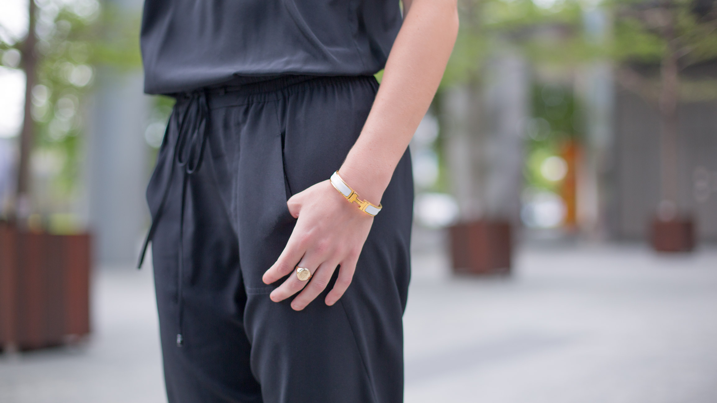 Taylor-USA-Marketing-Jumpsuit_Vince-Shoes_Club_Monaco-Bracelet_Hermes-UNIFORM-18102016-3-1