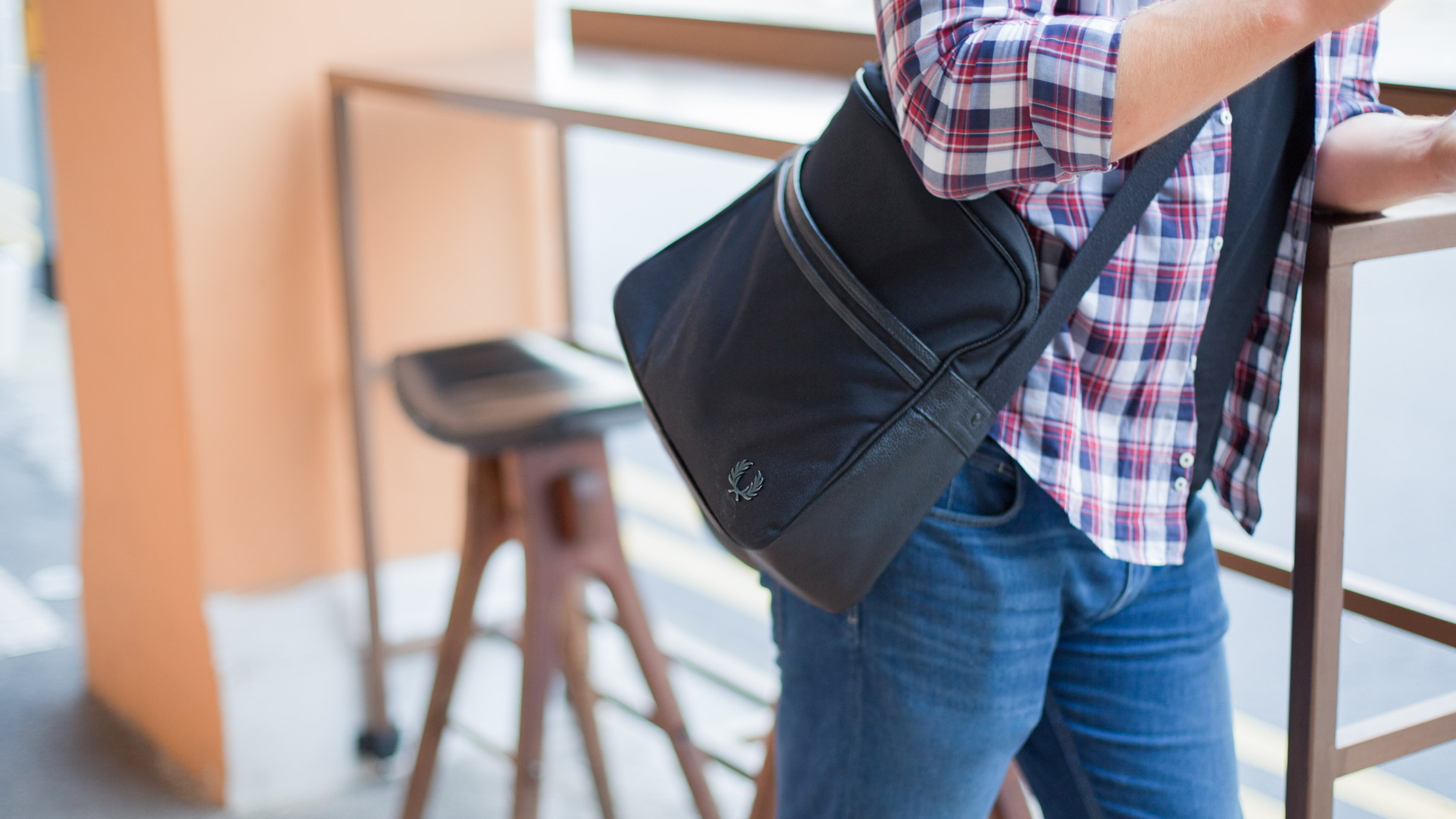 Adam-Slovakia-FB-Shirt_Zara-Tshirt_Zara-Bag_Fred_Perry-Jeans_Zara-25112016-4