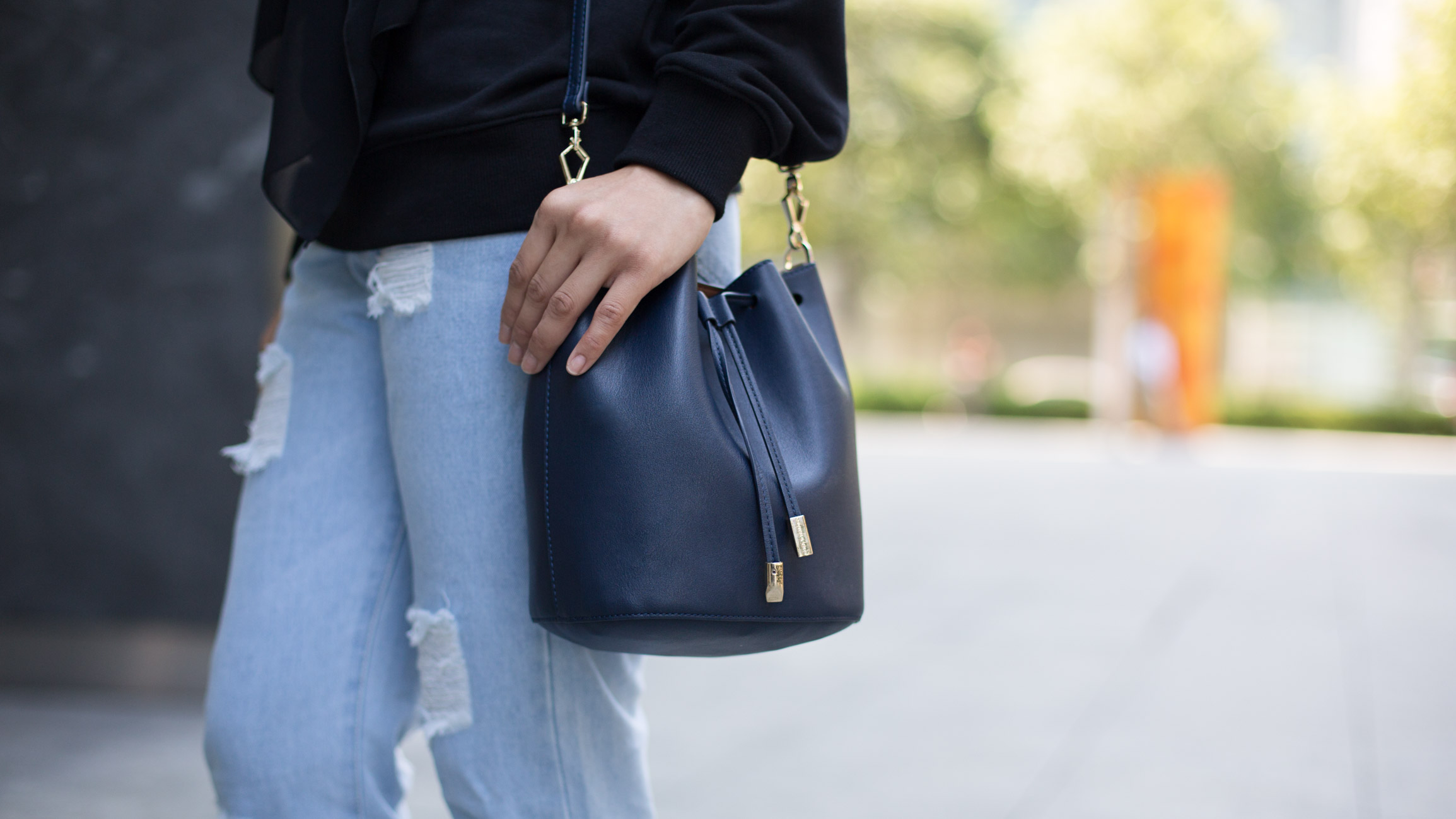 Sri-Singapore-Air_Stewardess-Top_Schmileymo-Jeans_Fvbasics-Bag_Charles__Keith-Shoes_Charles__Keith-UNIFORM-06122016-3