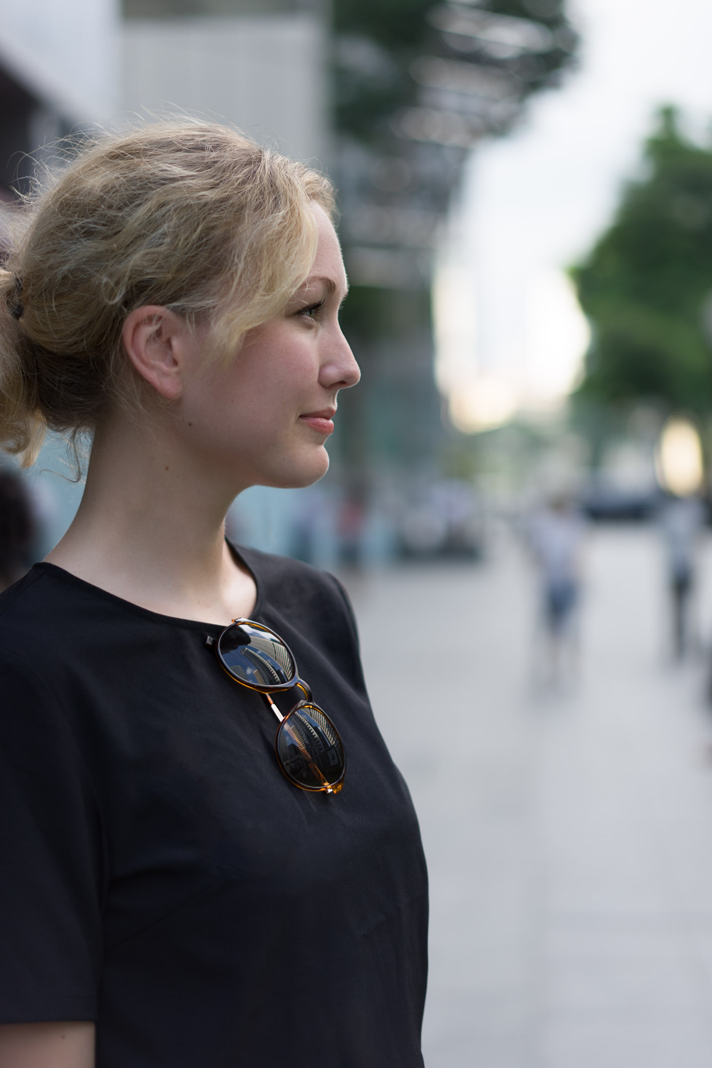 Caroline-Sweden-Youth_Officer-Top_Nichii-Skirt_Nichii-Shades_Lindex-Bag_Pipols_Bazaar-UNIFORM-06122016-4