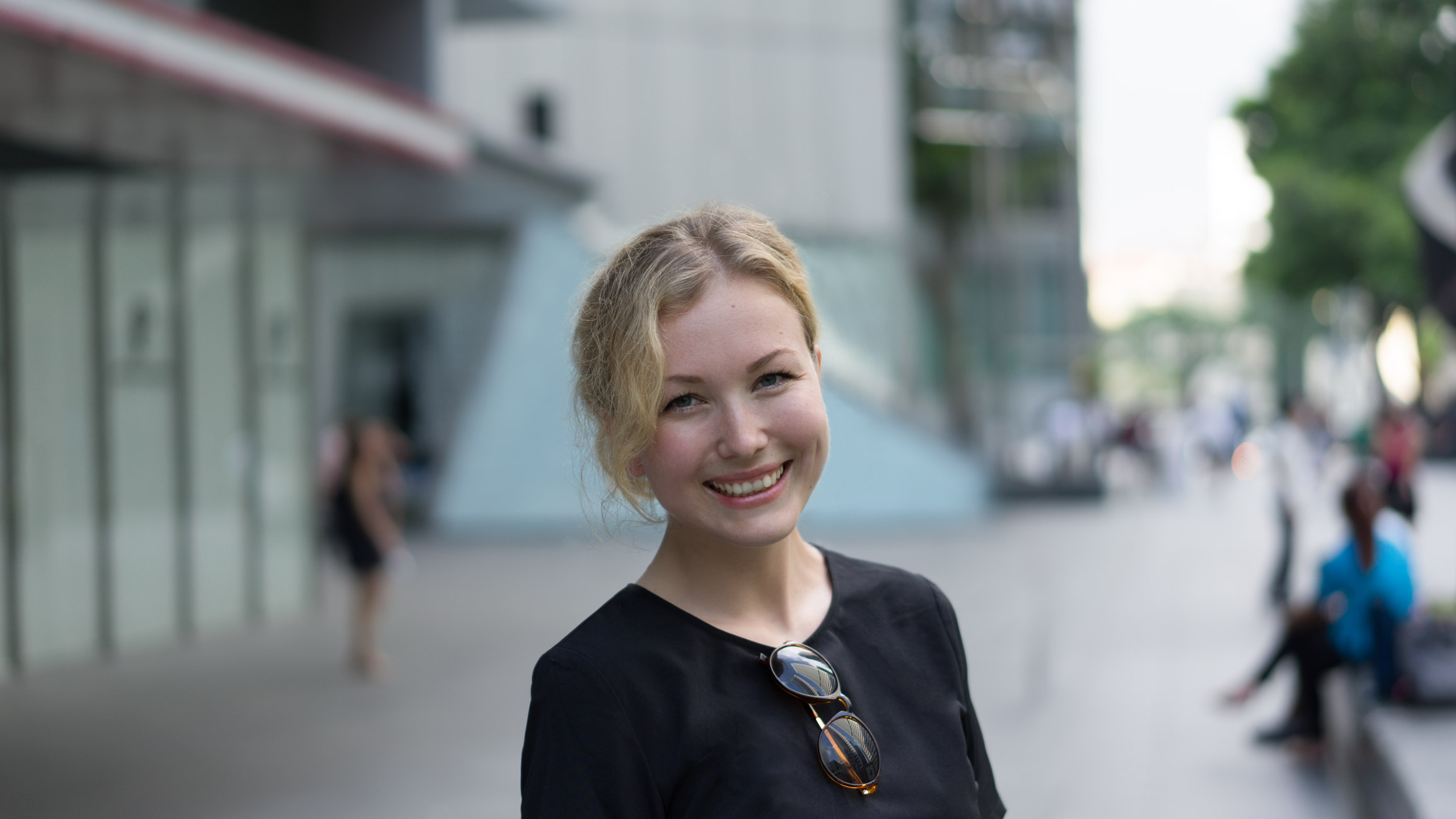 Caroline-Sweden-Youth_Officer-Top_Nichii-Skirt_Nichii-Shades_Lindex-Bag_Pipols_Bazaar-UNIFORM-06122016-5