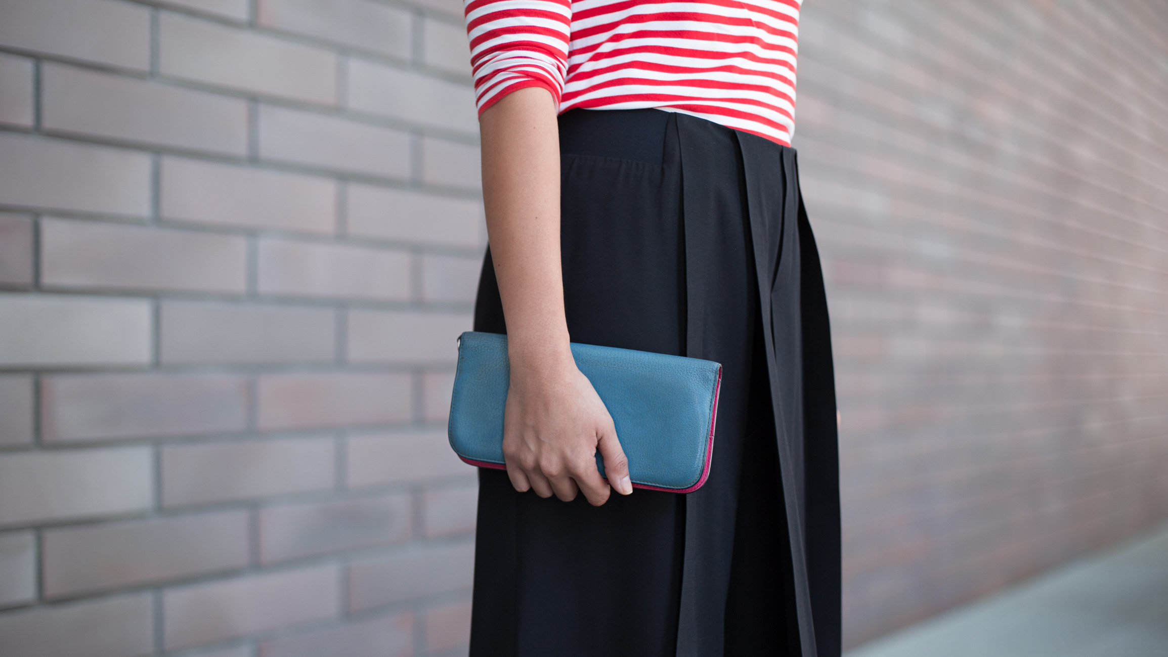 Joanna-Singapore-Advertising-Top_Cos-Sunglasses_Raybans-Pants_In_Good_Company-UNIFORM-0612216-3