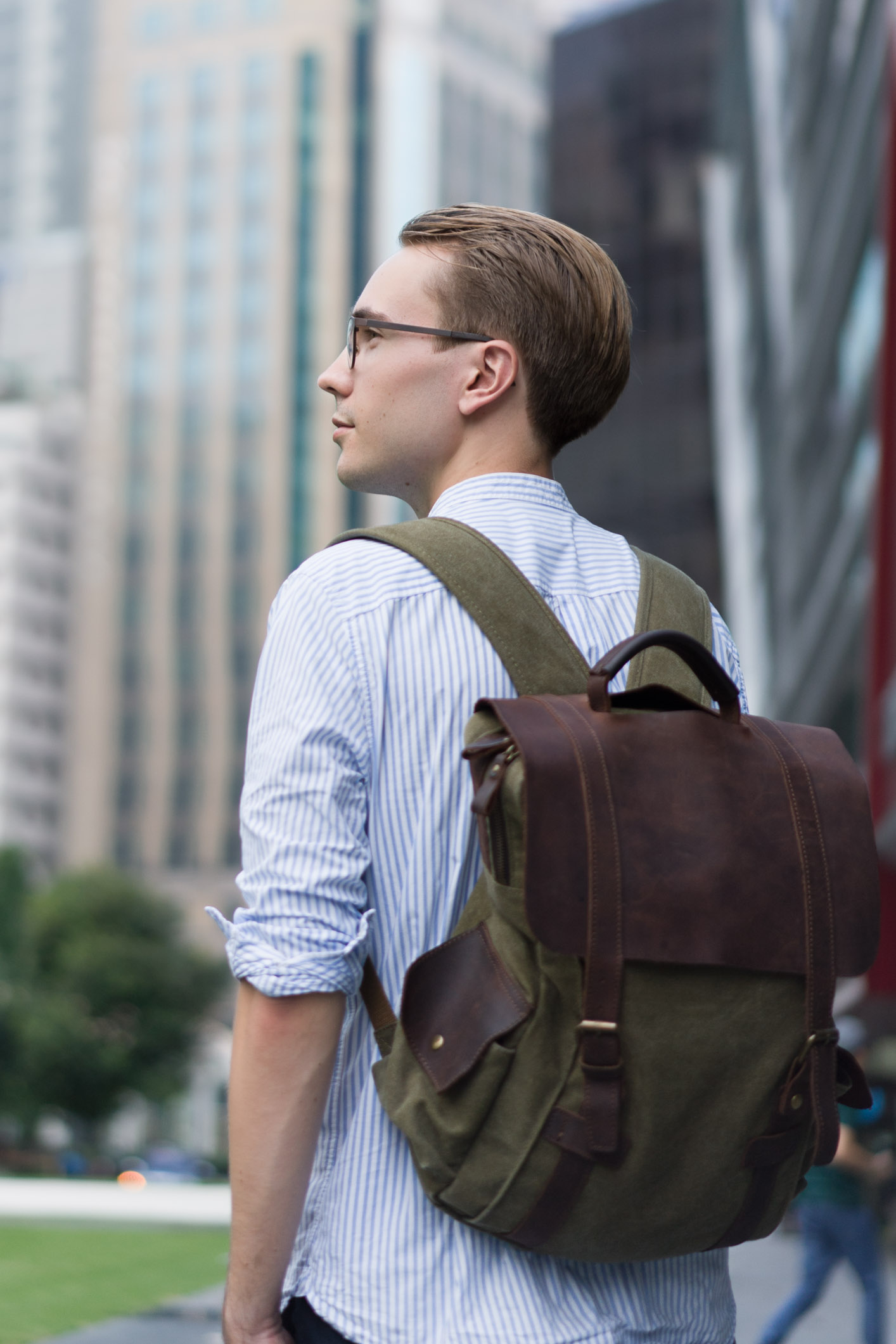 Roe-Sweden-Student-Shirt_HM-Pants_Uniqlo-Shoes_Jerns-Glasses_Sky_Eyewear-UNIFORM-06122016-3