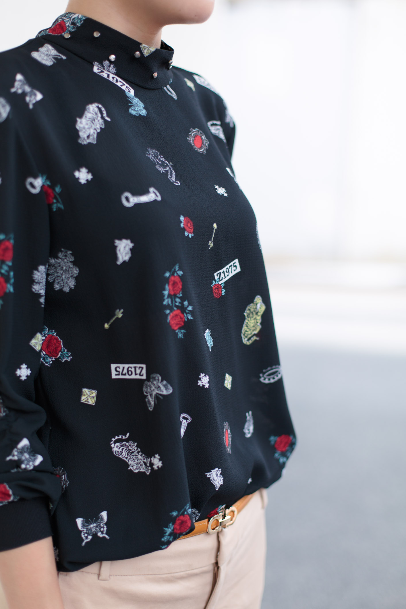 Xiao_Xu-China-Consultant-Top_Zara-Pants_G2000-Bracelet_Pandora-Shoes_Taobao-UNIFORM-05012017-3