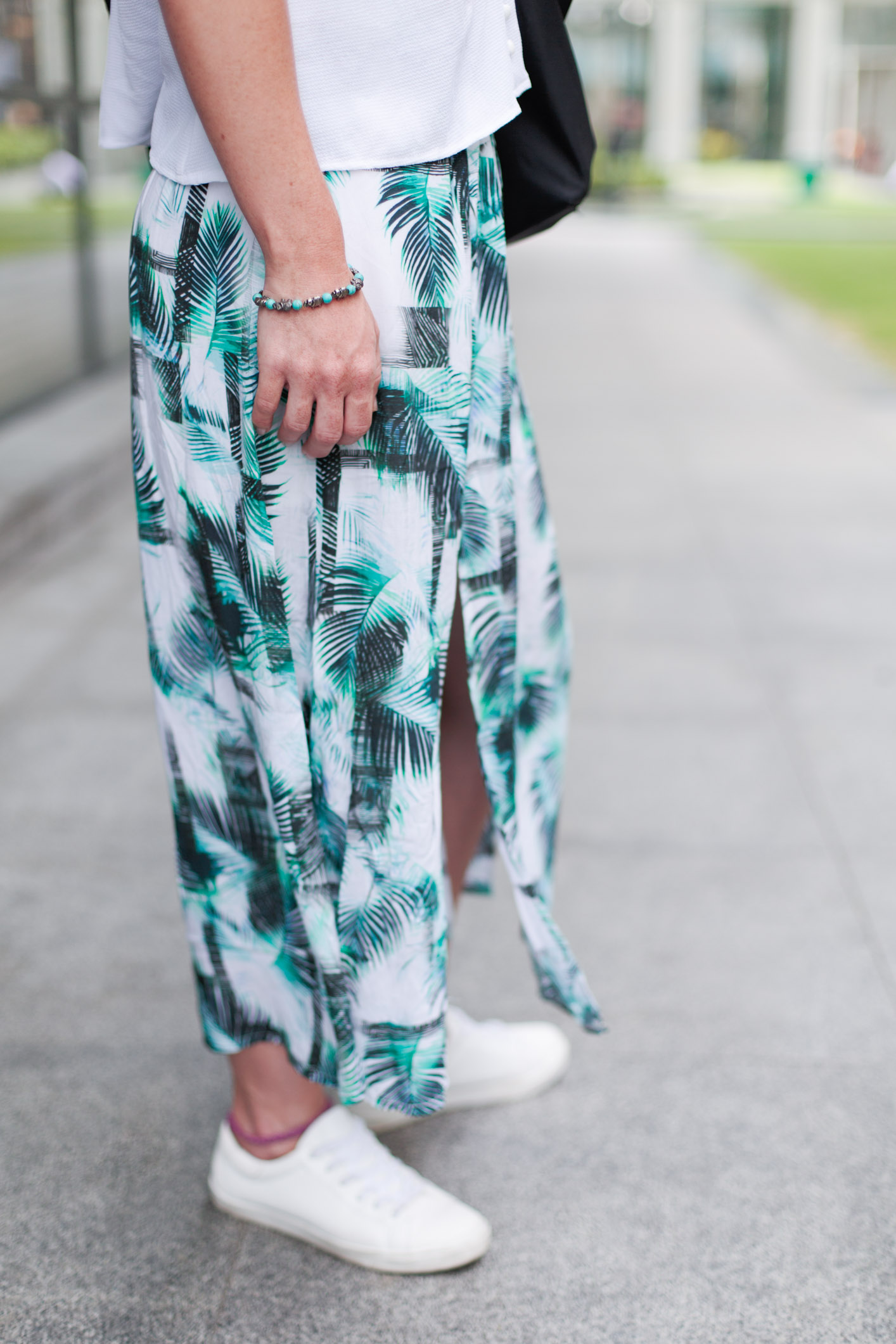 Karina-Brazil-Radiologist-Top_Canal-Skirt_Farm-Shoes_Anacapri-Bag_Longchamp-Glasses_Illesteva-UNIFORM-05012017-3