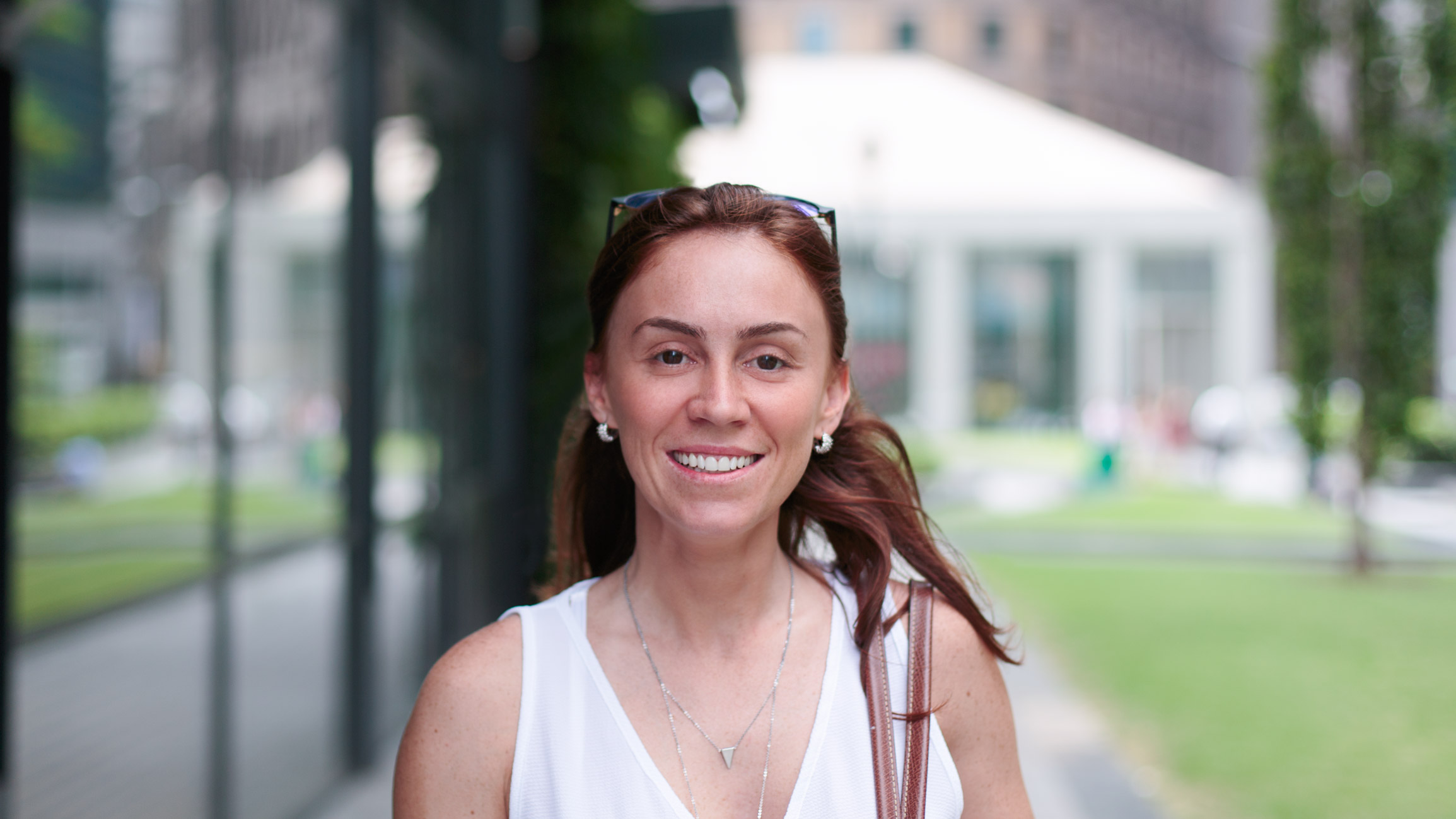 Karina-Brazil-Radiologist-Top_Canal-Skirt_Farm-Shoes_Anacapri-Bag_Longchamp-Glasses_Illesteva-UNIFORM-05012017-4