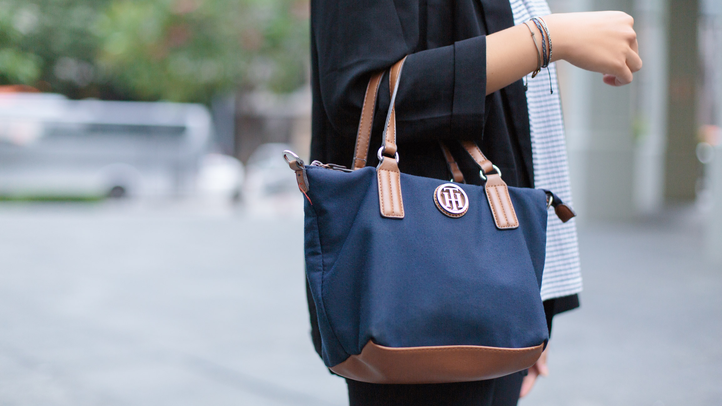 Lisa-France-Banking-Blazer_Forever_21-Top_Temt-Pants_Cotton_On-Bag_Tommy_Hilfiger-UNIFORM-17032017-2