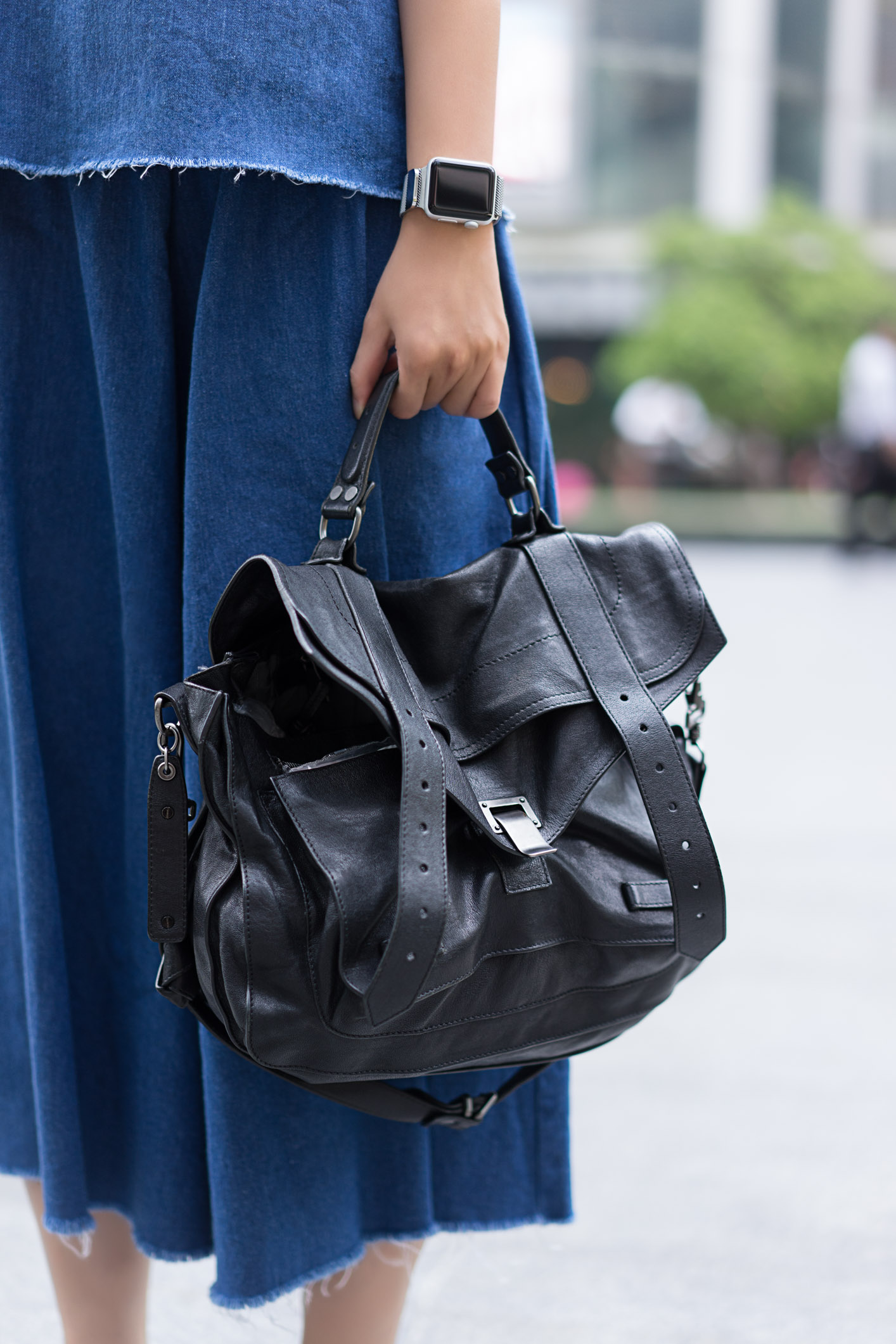 YT-Singapore-Advertising-Top_Bottom-Bangkok-Shoes_Dr.Martens-Watch_Apple-Bag_Proenza_Schouler-UNIFORM-17032017-3