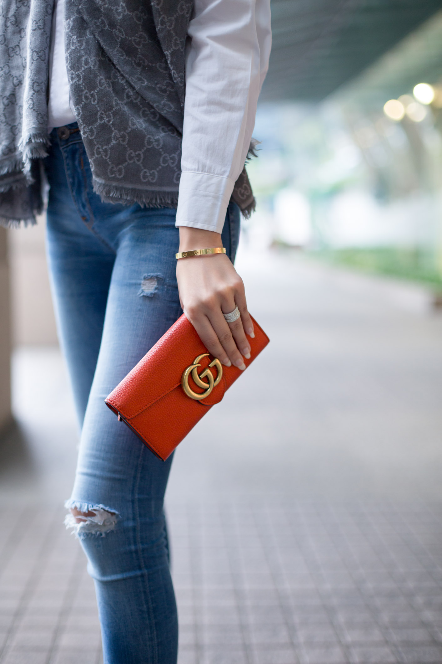Eileen-Singapore-PR__Communications-Jeans_Zara-Shoes_Valentino-Top_Massimo_Dutti-Wallet_Gucci-Bracelet_Cartier-Glasses_Raybans-UNIFORM-20042017-2