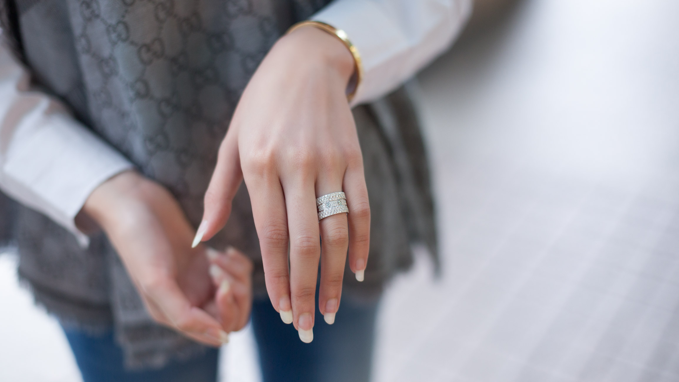 Eileen-Singapore-PR__Communications-Jeans_Zara-Shoes_Valentino-Top_Massimo_Dutti-Wallet_Gucci-Bracelet_Cartier-Glasses_Raybans-UNIFORM-20042017-3