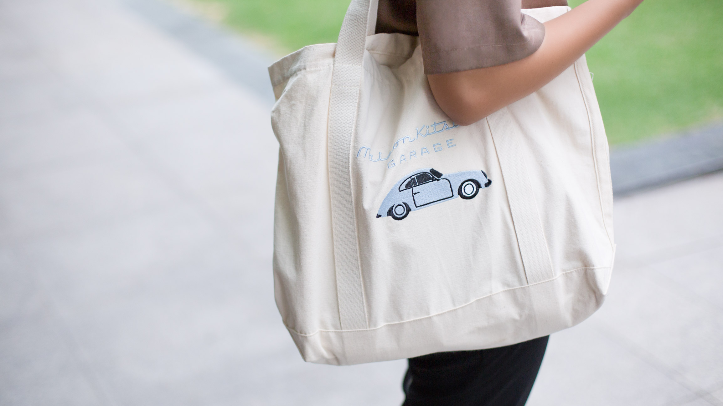 Kaisah-Singapore-Student-Top_Pants_Uniqlo-Shoes_Common_Projects-Bag_Maison_Kitsune-UNIFORM-20042017-3