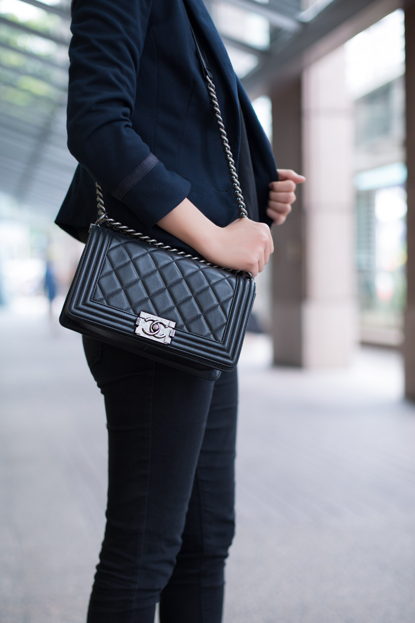 Yuki-Sweden-Marketing_Manager-Blazer_Forever_21-Top_Editors_Market-Jeans_Forever_21-Shoes_Zara-Bag_Chanel-UNIFORM-20042017-3