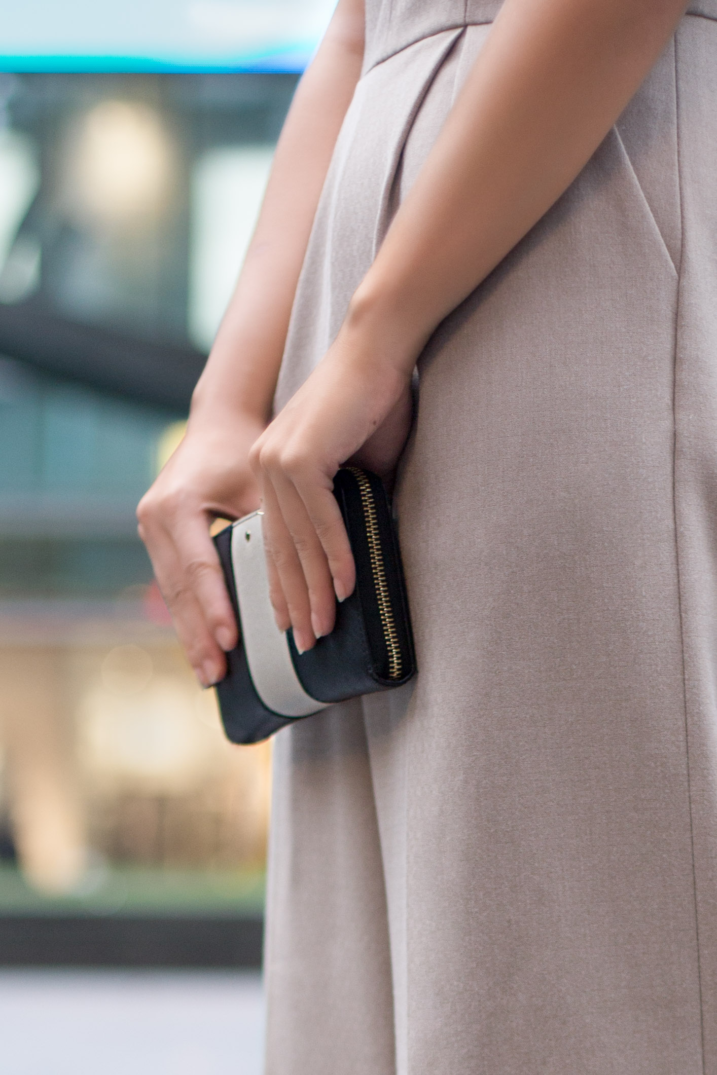 Yumi-Vietnam-Business_Support-Jumpsuit_Oyster_and_Snail-Shoes_Aldo-Wallet_Kate_Spade-UNIFORM-20042017-3