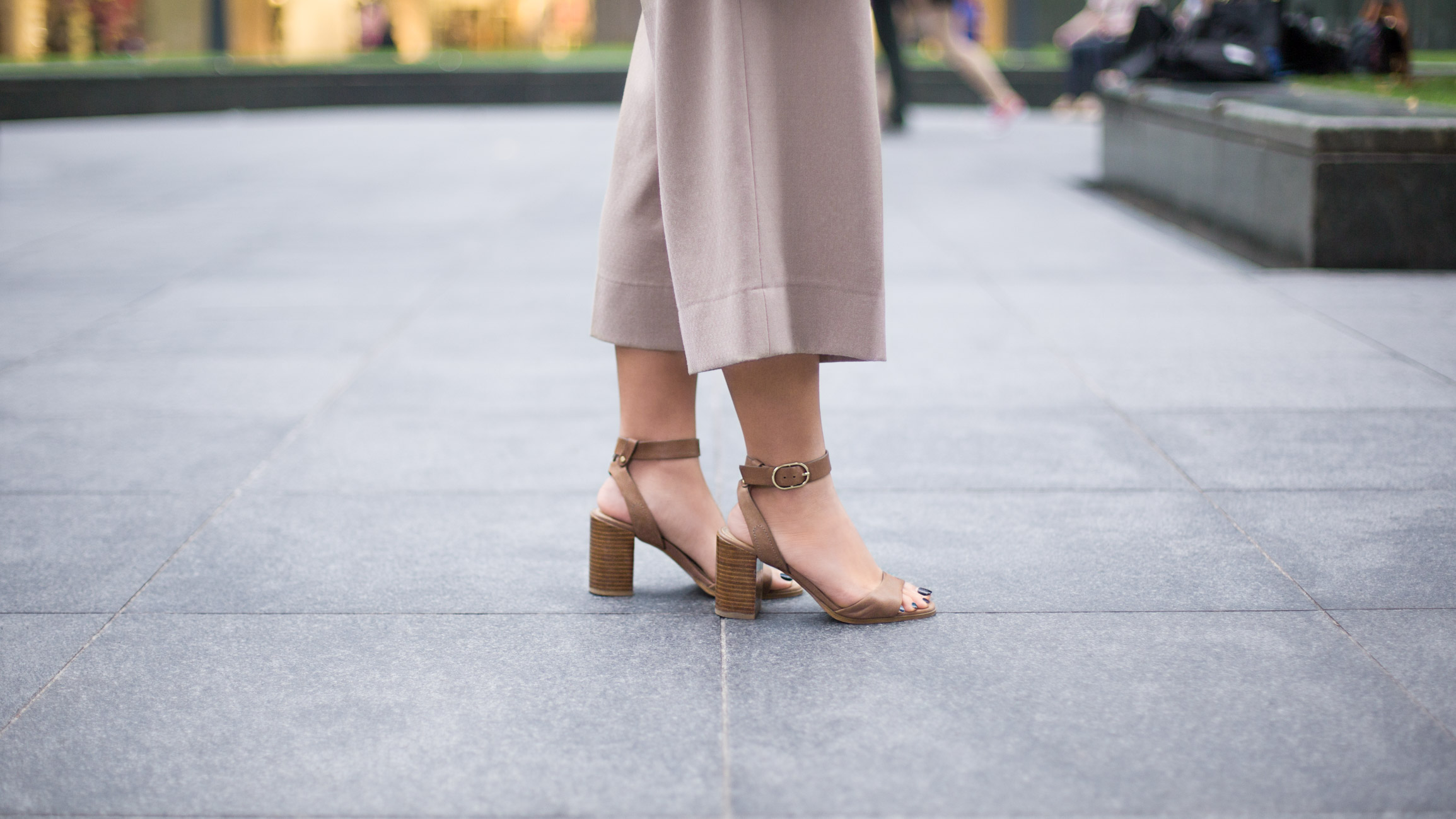 Yumi-Vietnam-Business_Support-Jumpsuit_Oyster_and_Snail-Shoes_Aldo-Wallet_Kate_Spade-UNIFORM-20042017-4