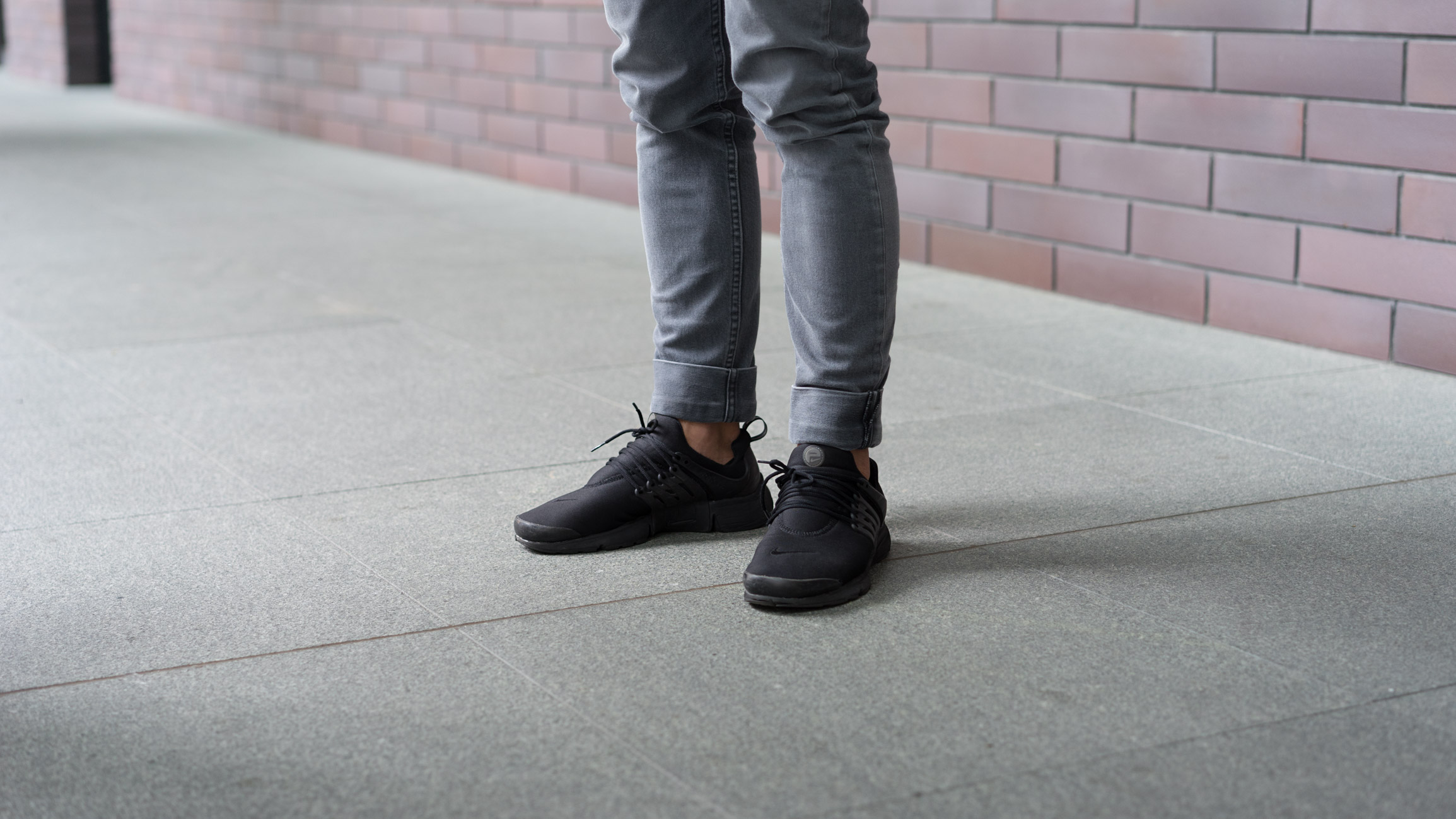 Alex-US-Technology-Top_Brooks_Brothers-Pants_APC-Shoes_Nike-Watch-Movado-UNIFORM-01062017-2