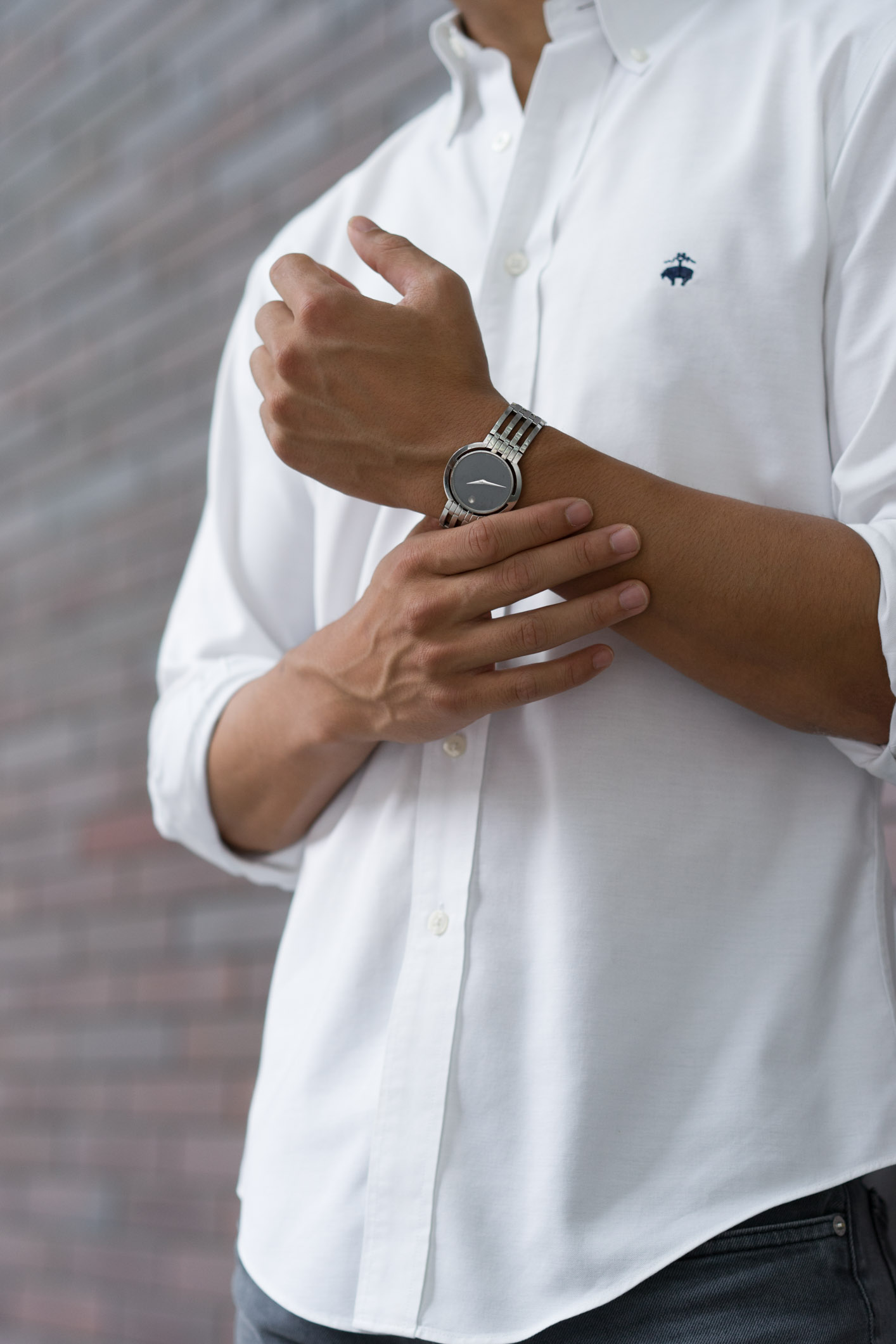 Alex-US-Technology-Top_Brooks_Brothers-Pants_APC-Shoes_Nike-Watch-Movado-UNIFORM-01062017-3