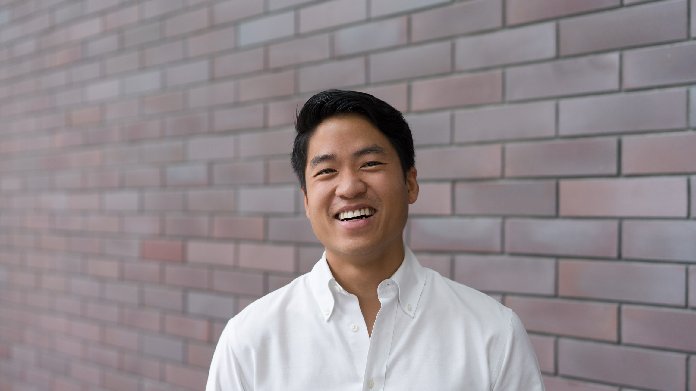 Alex-US-Technology-Top_Brooks_Brothers-Pants_APC-Shoes_Nike-Watch-Movado-UNIFORM-01062017-4