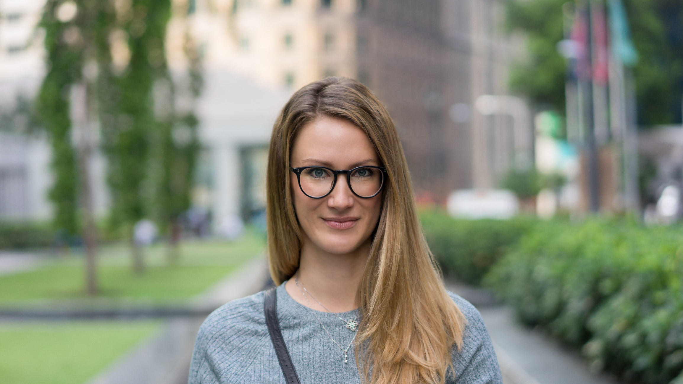 Vanessa-Real_Estate_Marketing-France-Top_HM-Skirt_Comptoir_des_Contonniers-Shoes_Minelli-Bag_Da_Milano-Watch_Cartier-UNIFORM-22062017-4