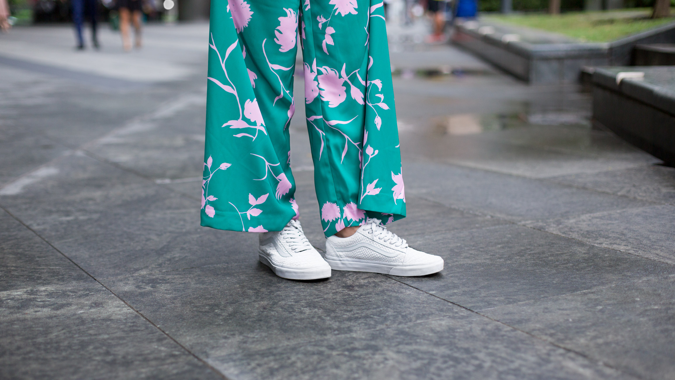Caran-Homemaker-Hong_Kong-Top_HM-Pants_HM-Shoes_Vans-Bag_Hermes-Shades_Yohji_Yamamoto-UNIFORM-08082017-3