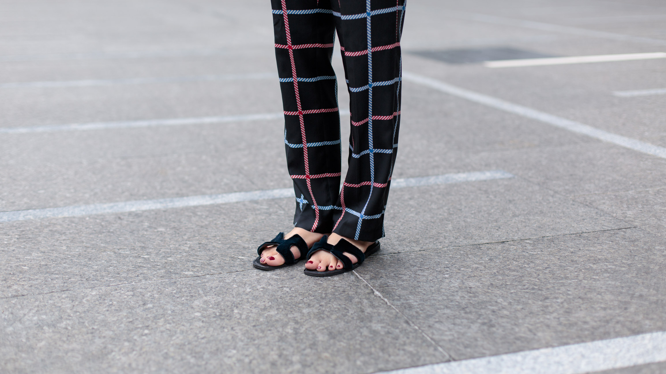 XinYuan-Fashion_Designer-China-Top_Sandra-Pants_J.W._Anderson-Sandals_Hermes-UNIFORM-22062017-2