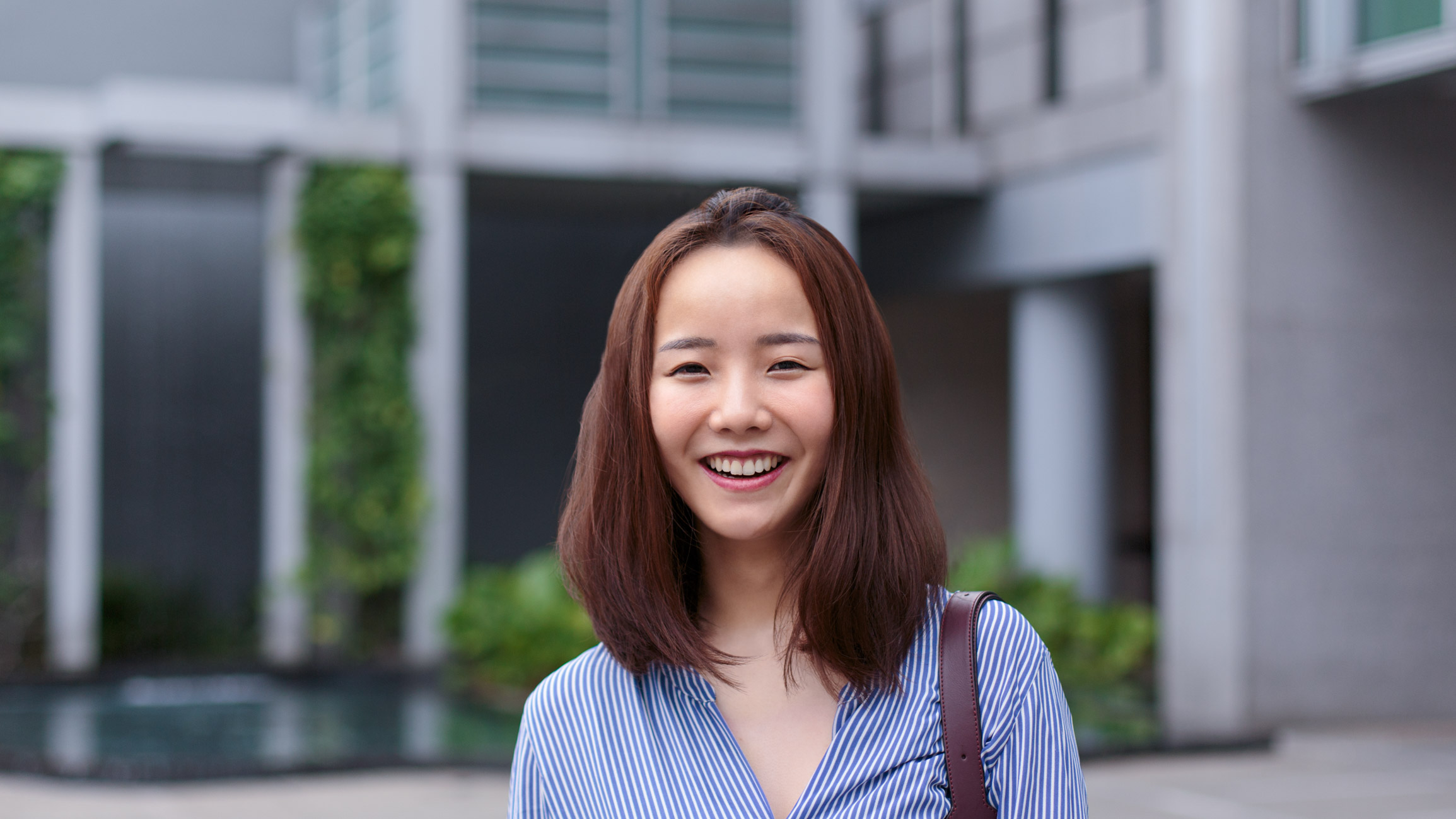 XinYuan-Fashion_Designer-China-Top_Sandra-Pants_J.W._Anderson-Sandals_Hermes-UNIFORM-22062017-4