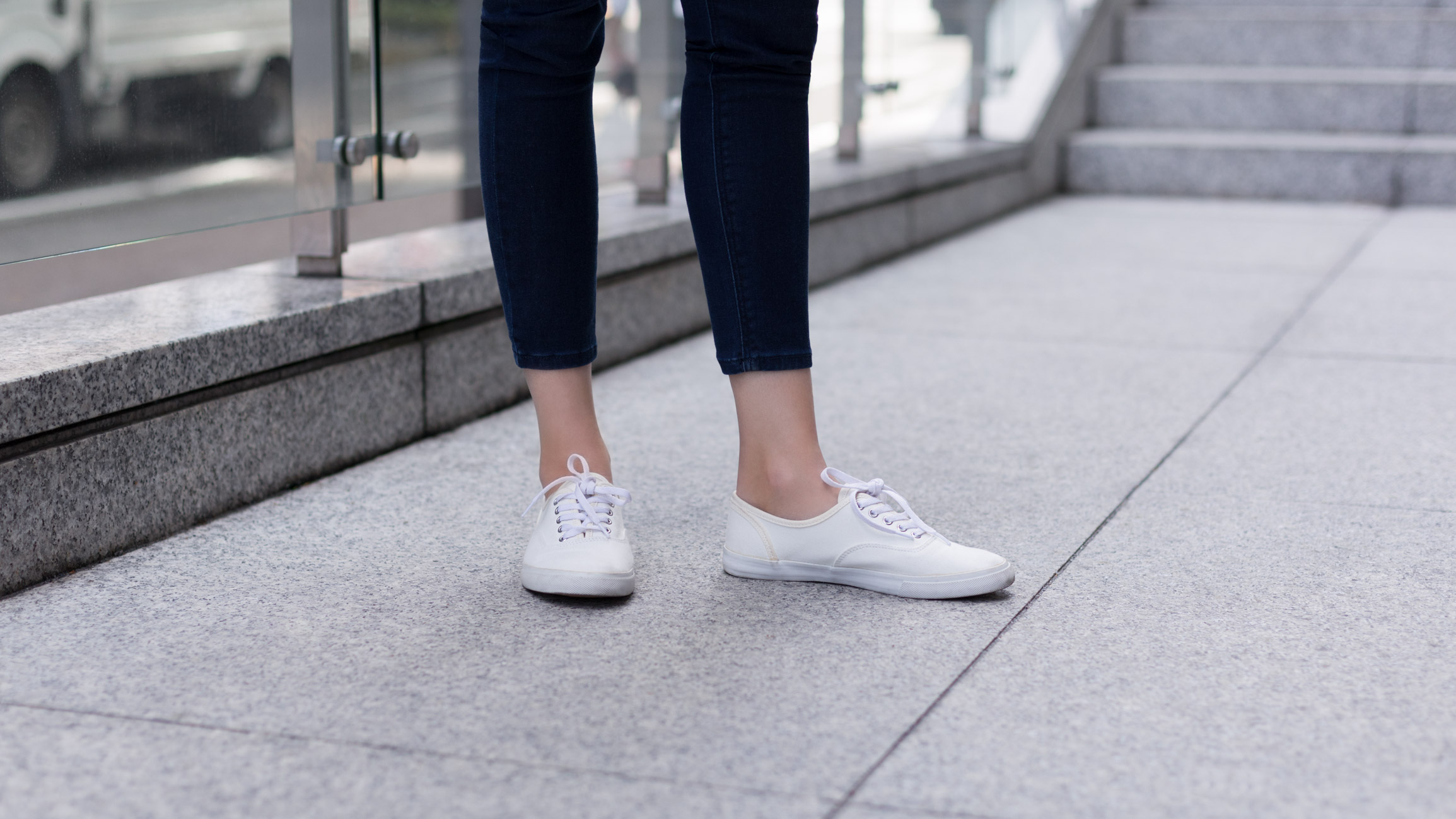 Camille-Advertising-France-Top_Mango-Blazer_Mango-Shoes_Forever_21-Bag_Proenza_Schouler-Earrings_Lovisa-UNIFORM-07092017-2