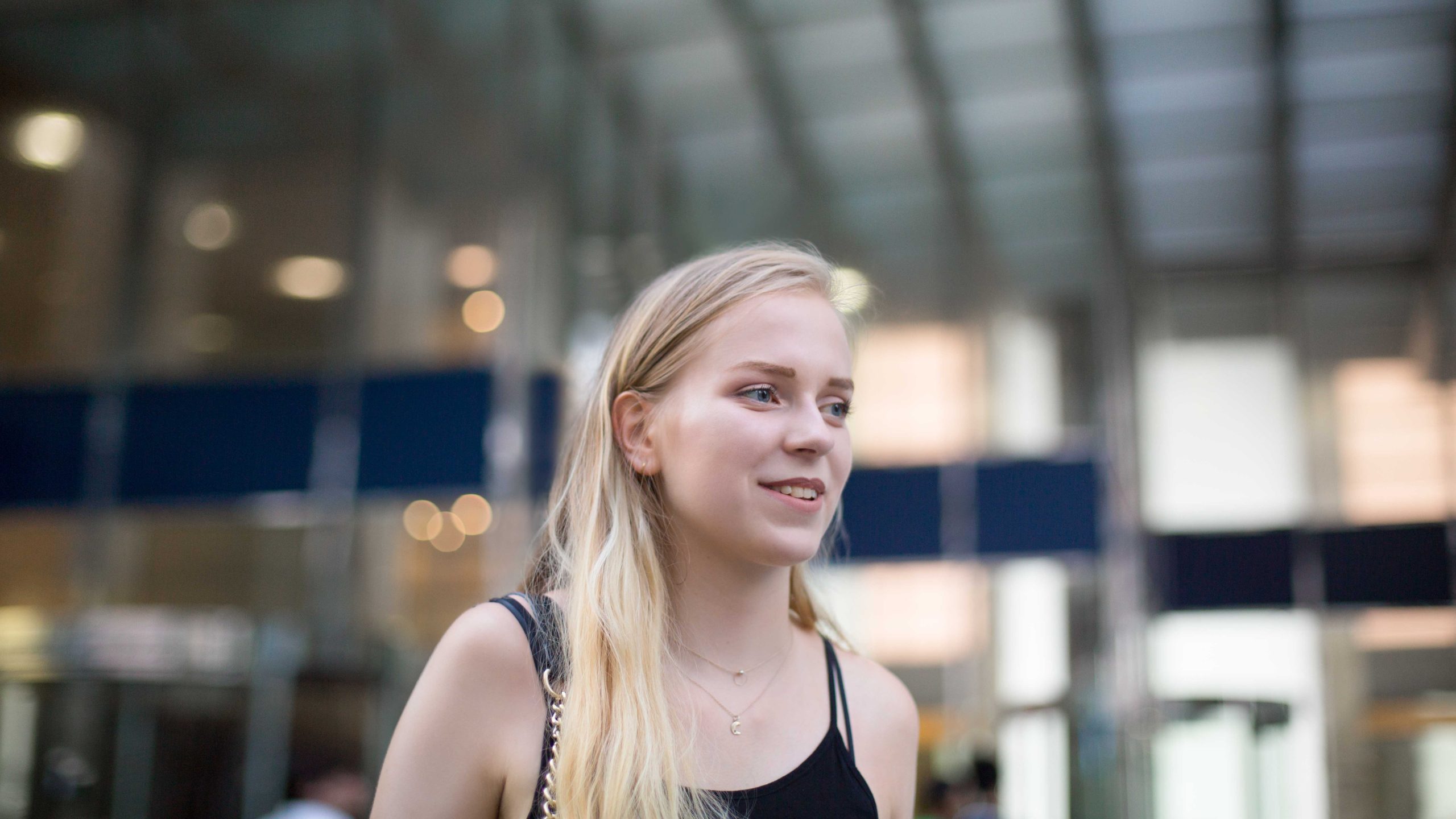 Claudia-Student-Germany-Top_PullBear-Pants_Zara-Bag_Faith-Shoes_HM-UNIFORM-07092017-4