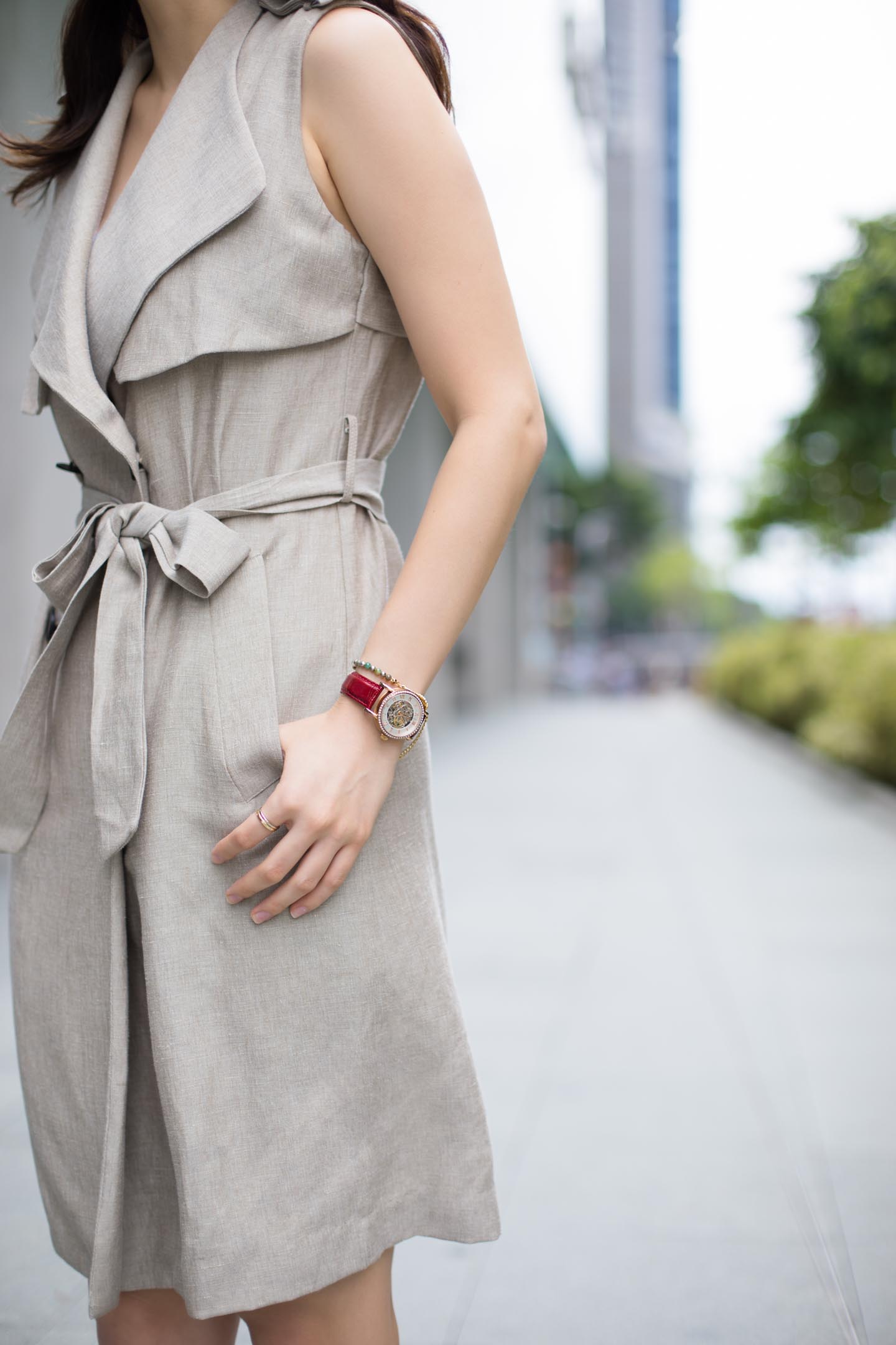 HeeSoo-Korea-Banker-Watch_Solvil_et_Titus-Earrings_Swarovski-Shoes_CUSTOMELLOW—UNIFORM-12102017-2